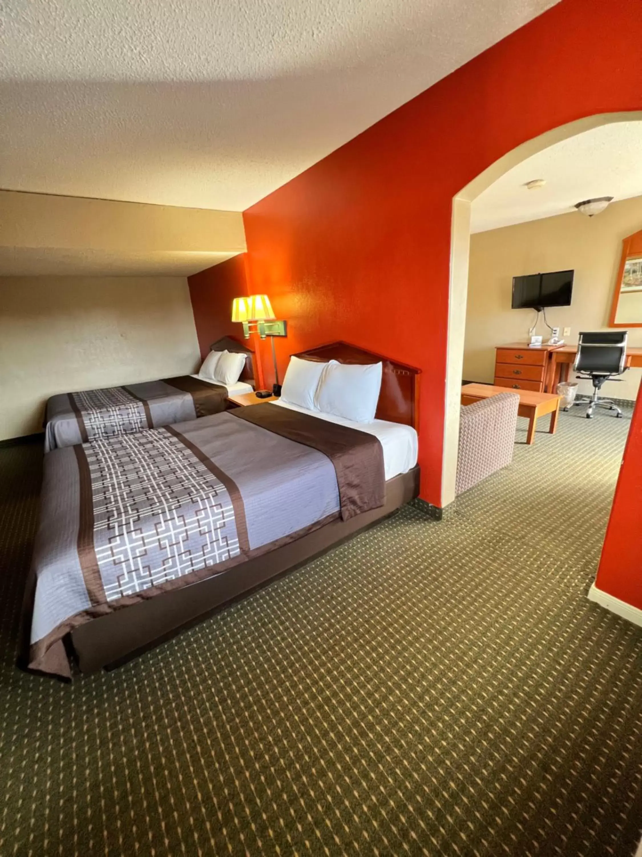 Bedroom, Bed in Continental Inn and Suites