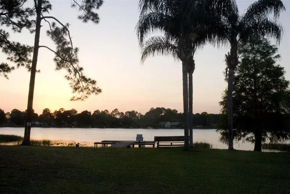 Lake view in Budget Inn Sanford International Airport