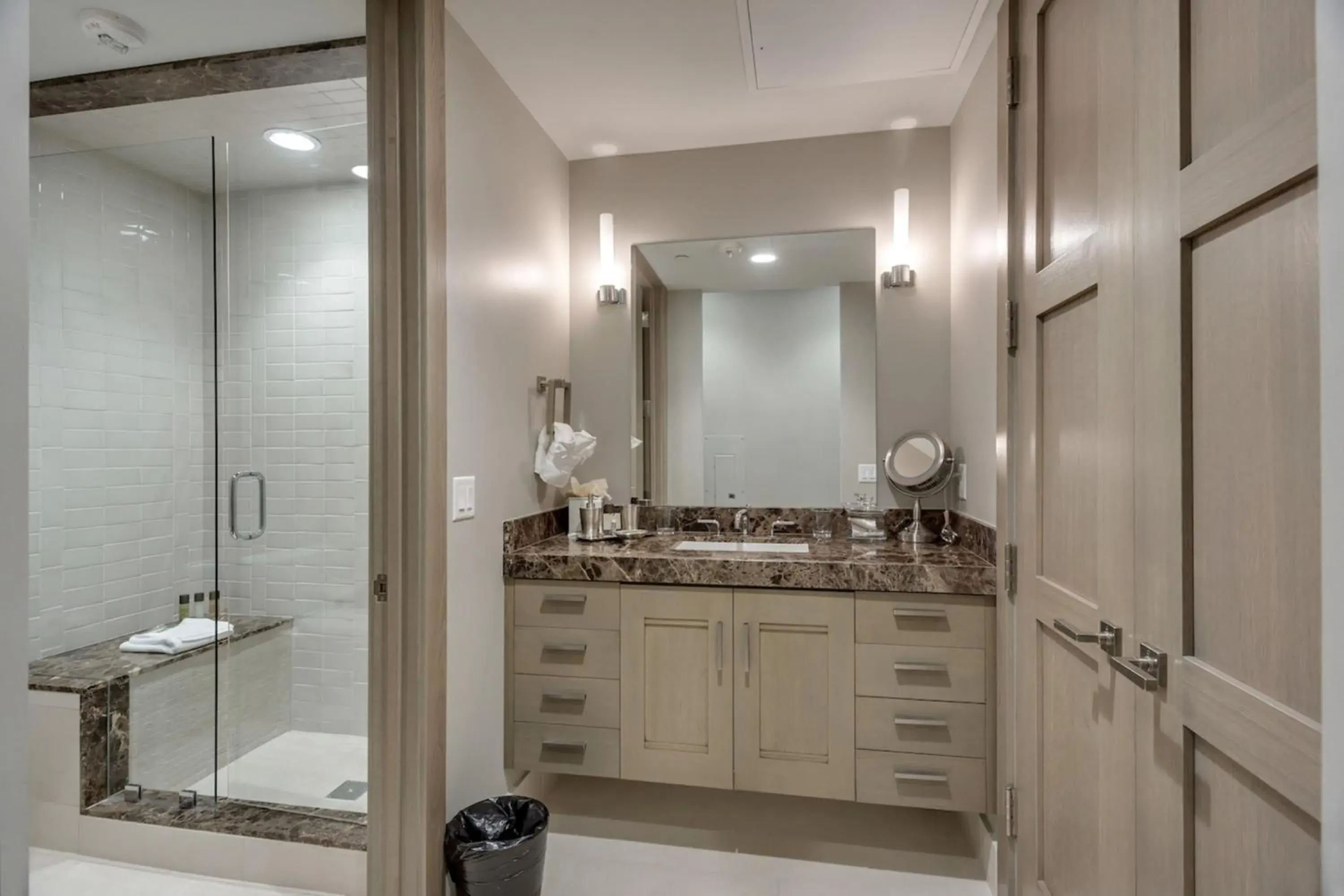 Bathroom, Kitchen/Kitchenette in Stein Eriksen Residences