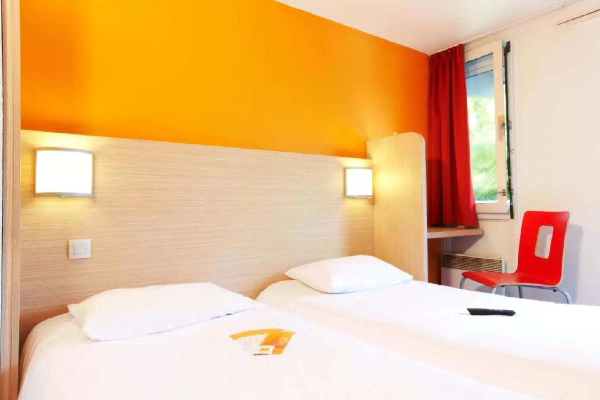 Photo of the whole room, Bed in Premiere Classe Tours Sud - Joue Les Tours