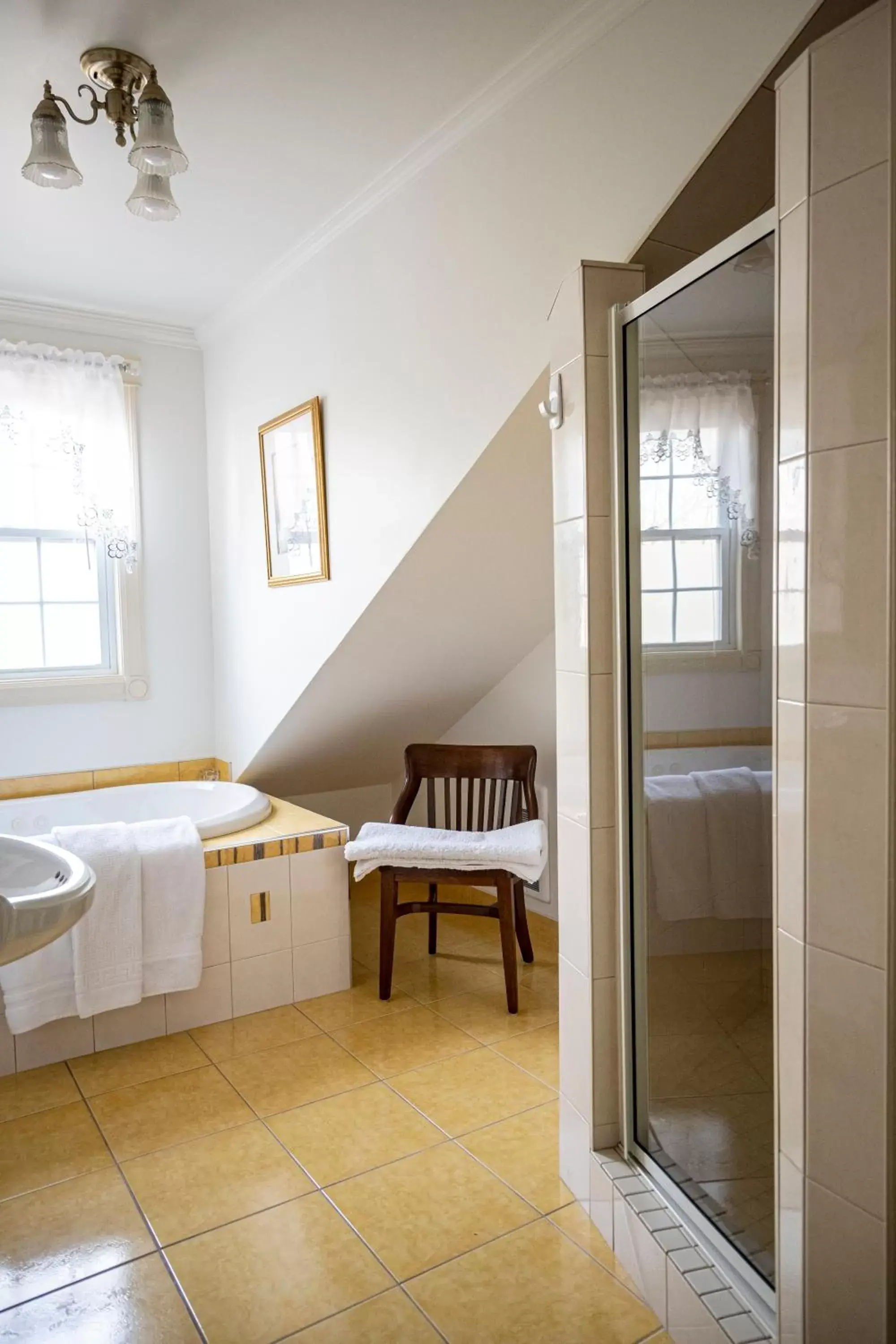 Bathroom in Belle View Manor Inn