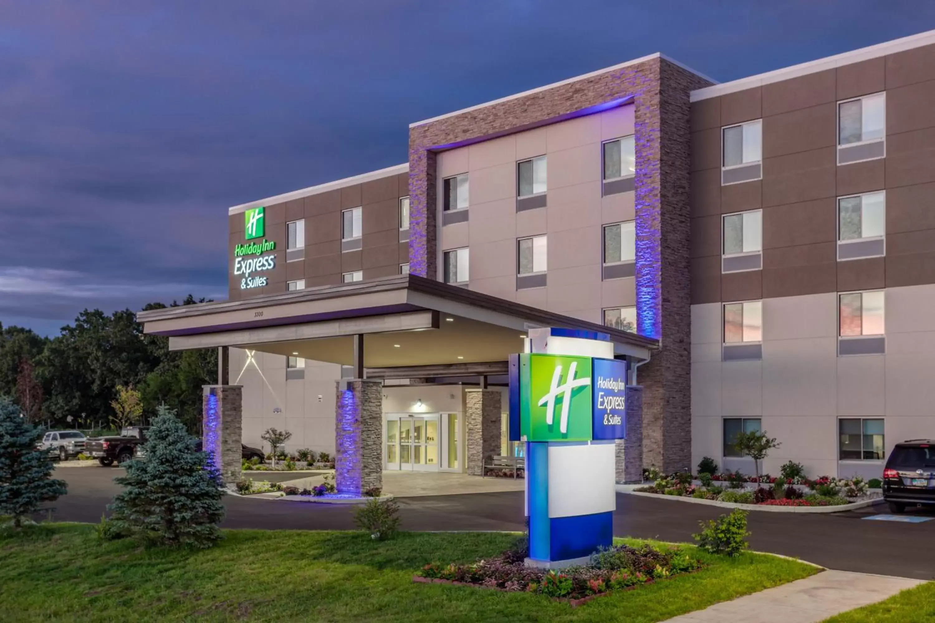 Property building in Holiday Inn Express & Suites - Elkhart North by IHG Property building in Holiday Inn Express & Suites - Elkhart North by IHG