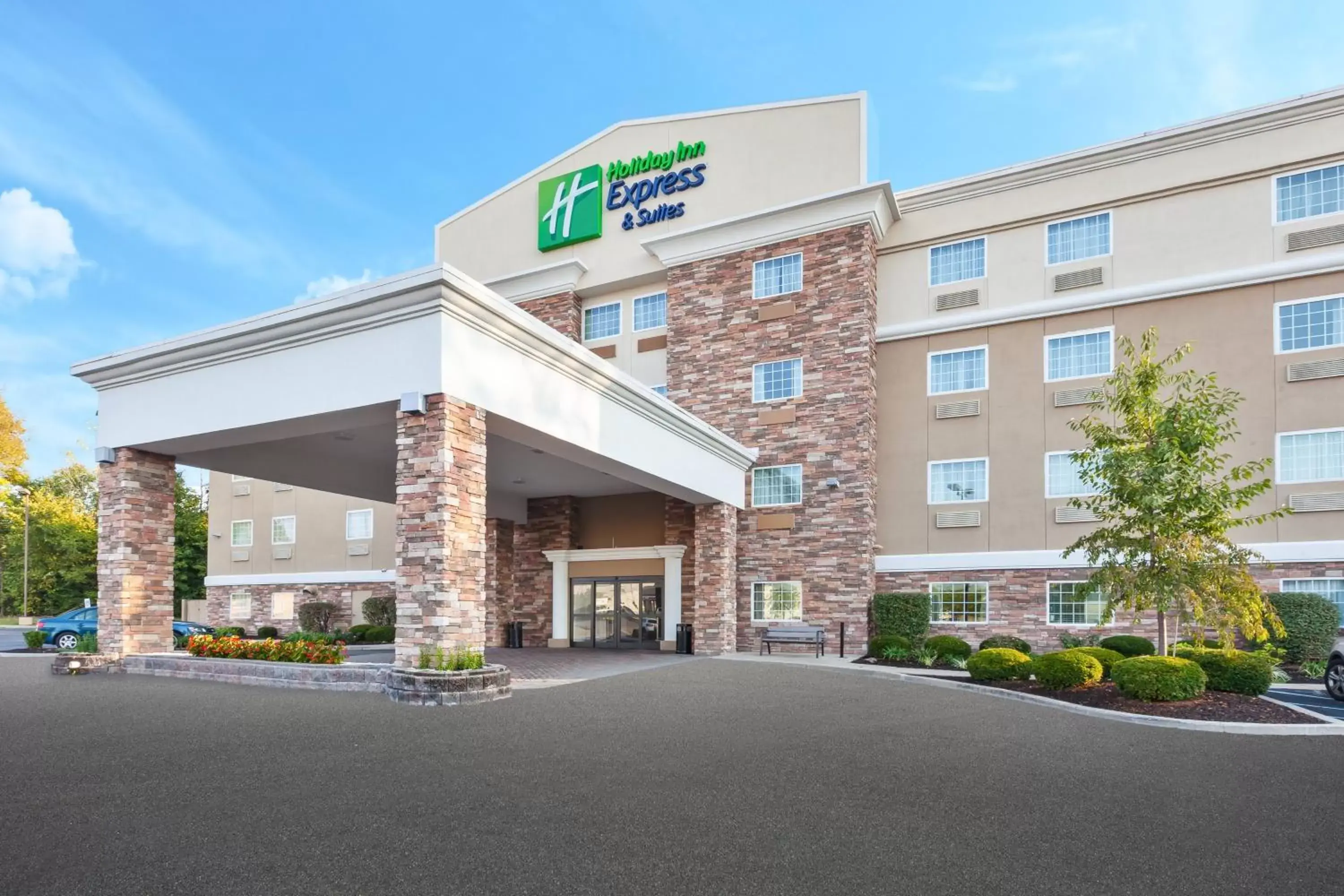 Property Building in Holiday Inn Express & Suites Carmel North – Westfield, an IHG Hotel