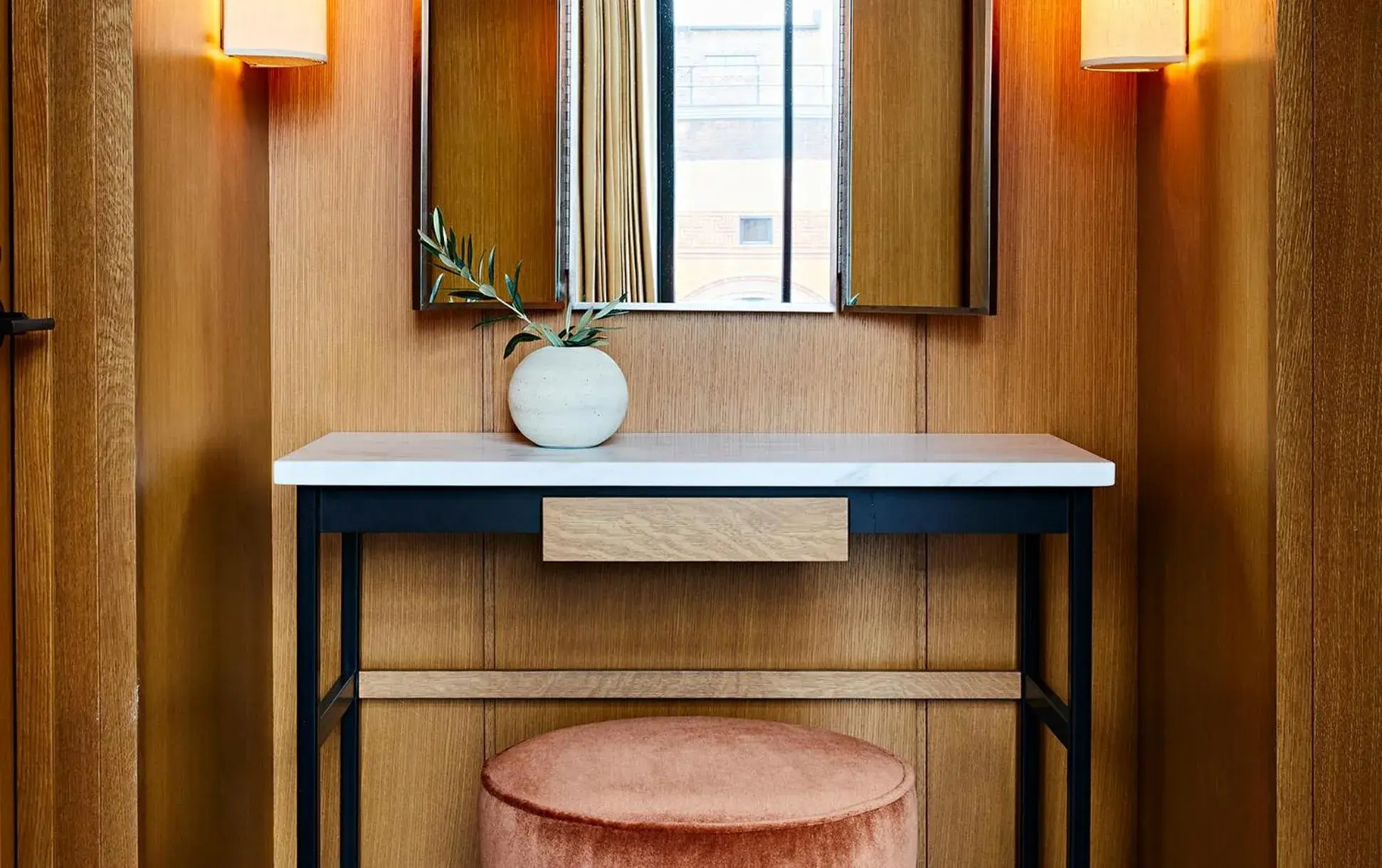 hair dresser, Bathroom in Shinola Hotel