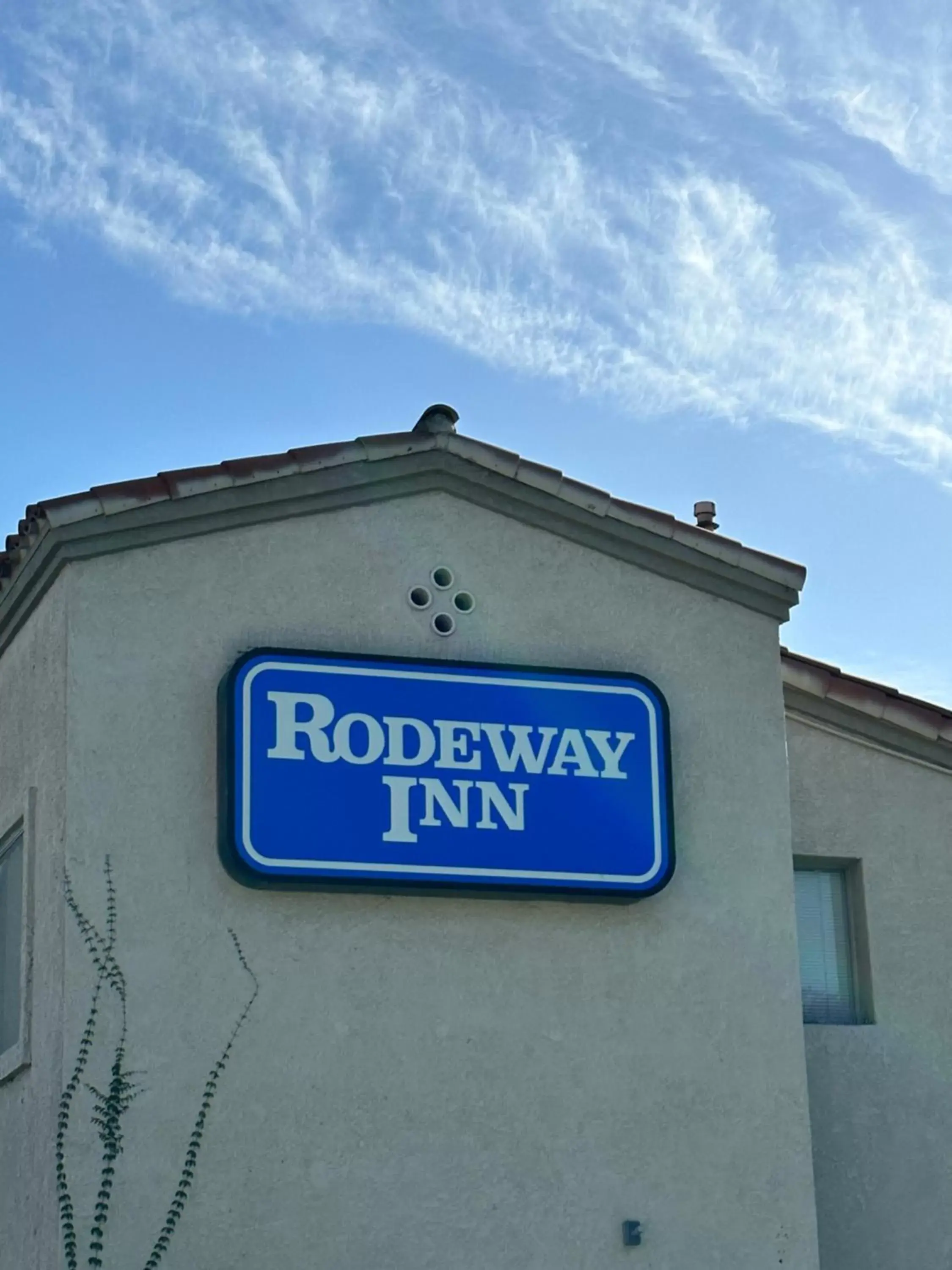 Logo/Certificate/Sign, Property Building in Rodeway Inn South Gate - Los Angeles South