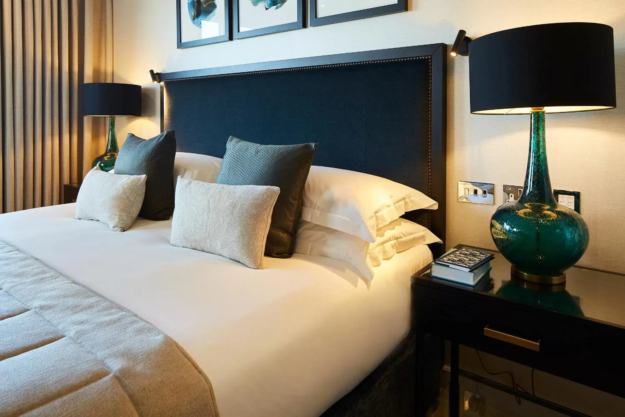 Deluxe One Bedroom Apartment in Cheval Gloucester Park at Kensington Deluxe One Bedroom Apartment in Cheval Gloucester Park at Kensington