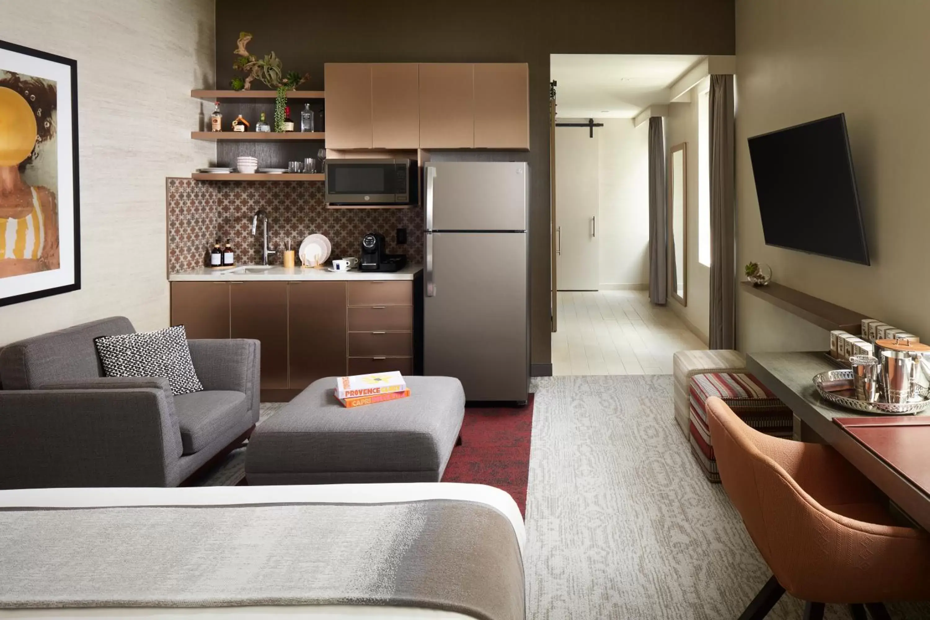 Kitchen or kitchenette, Seating Area in THesis Hotel Miami