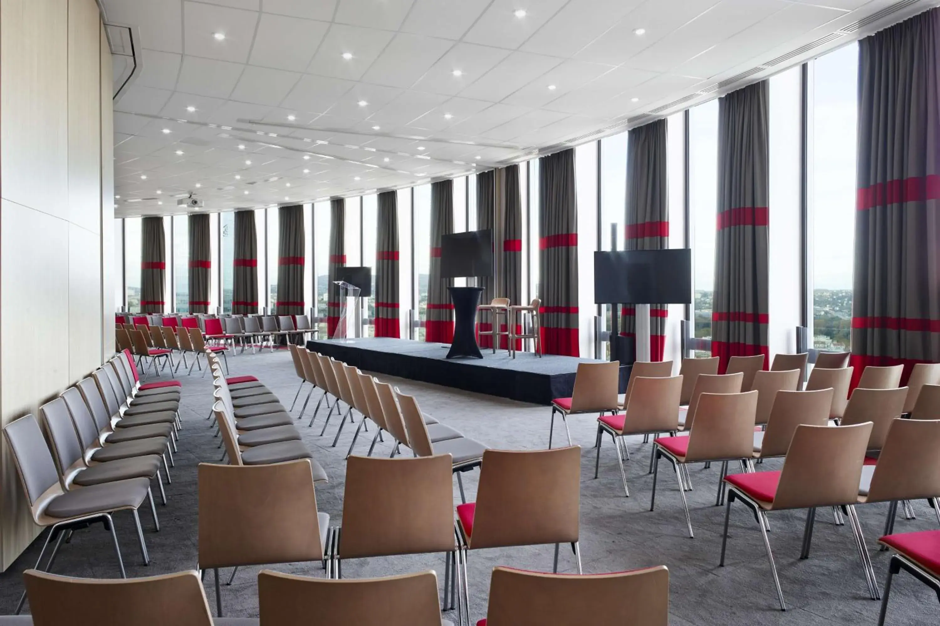 Meeting/conference room, Restaurant/Places to Eat in Radisson Blu Hotel, Lyon