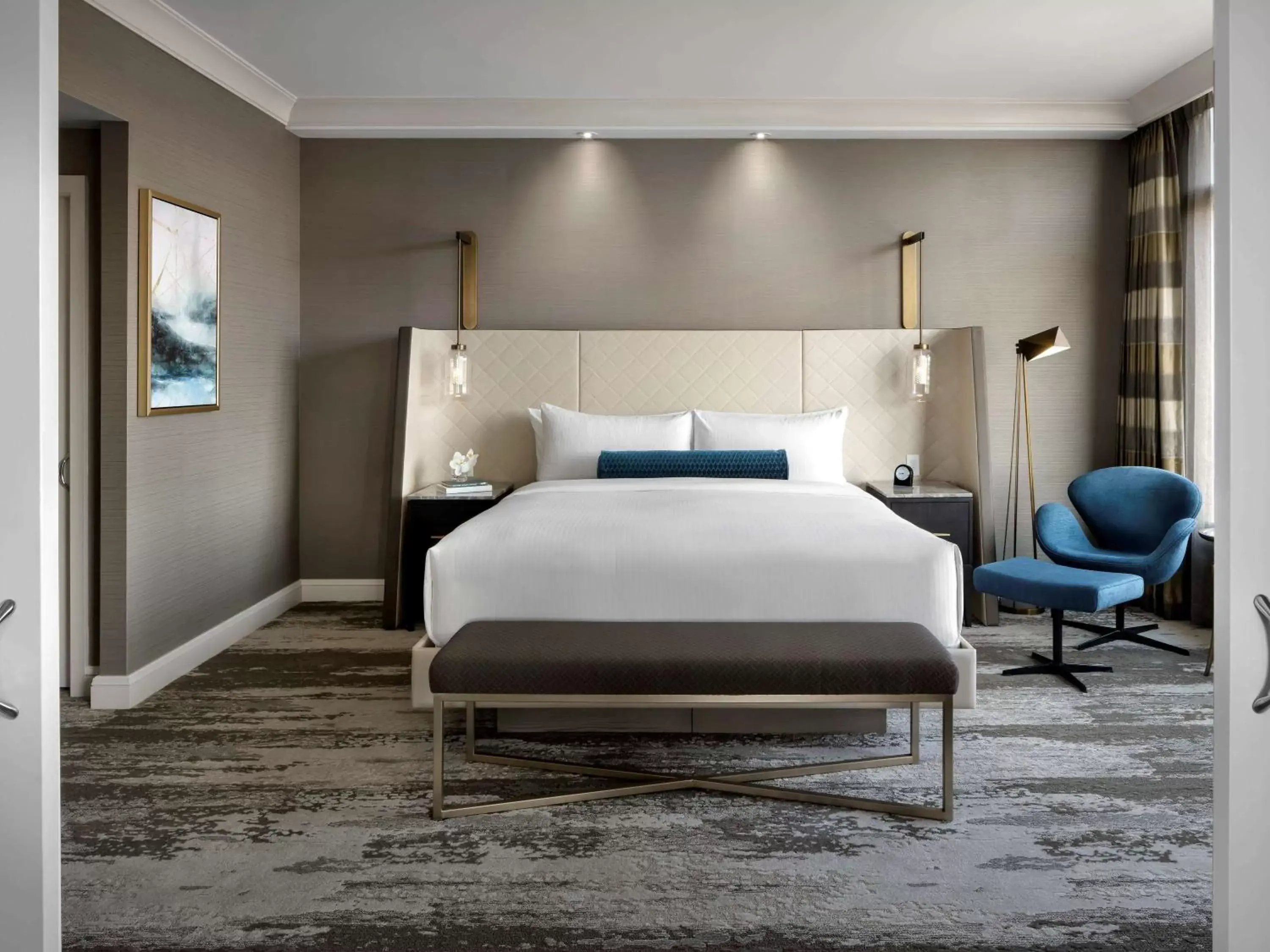 Photo of the whole room, Bed in Fairmont Vancouver Airport In-Terminal Hotel