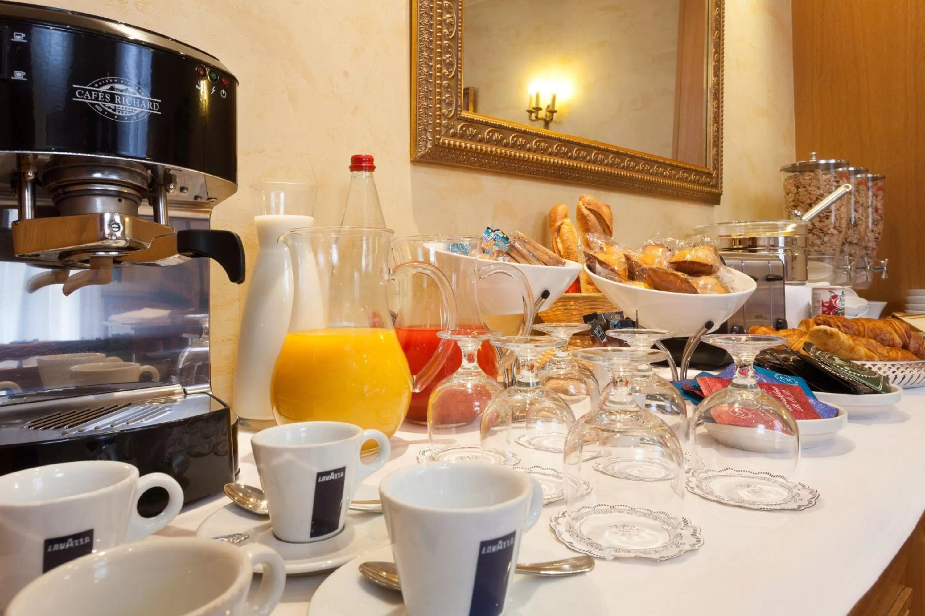 Restaurant/places to eat in Hôtel de Sévigné