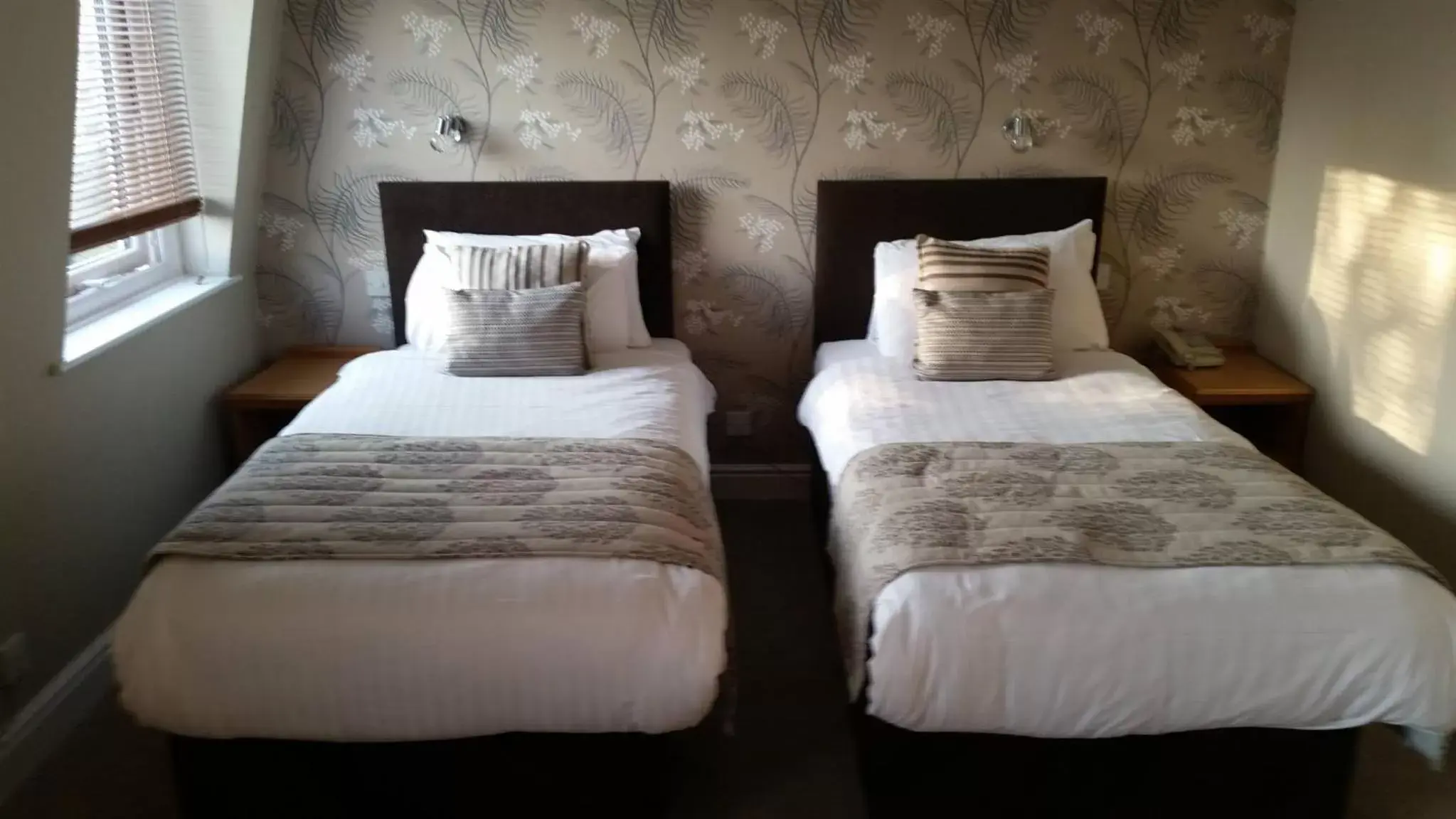 Other, Bed in Red Lion Hotel