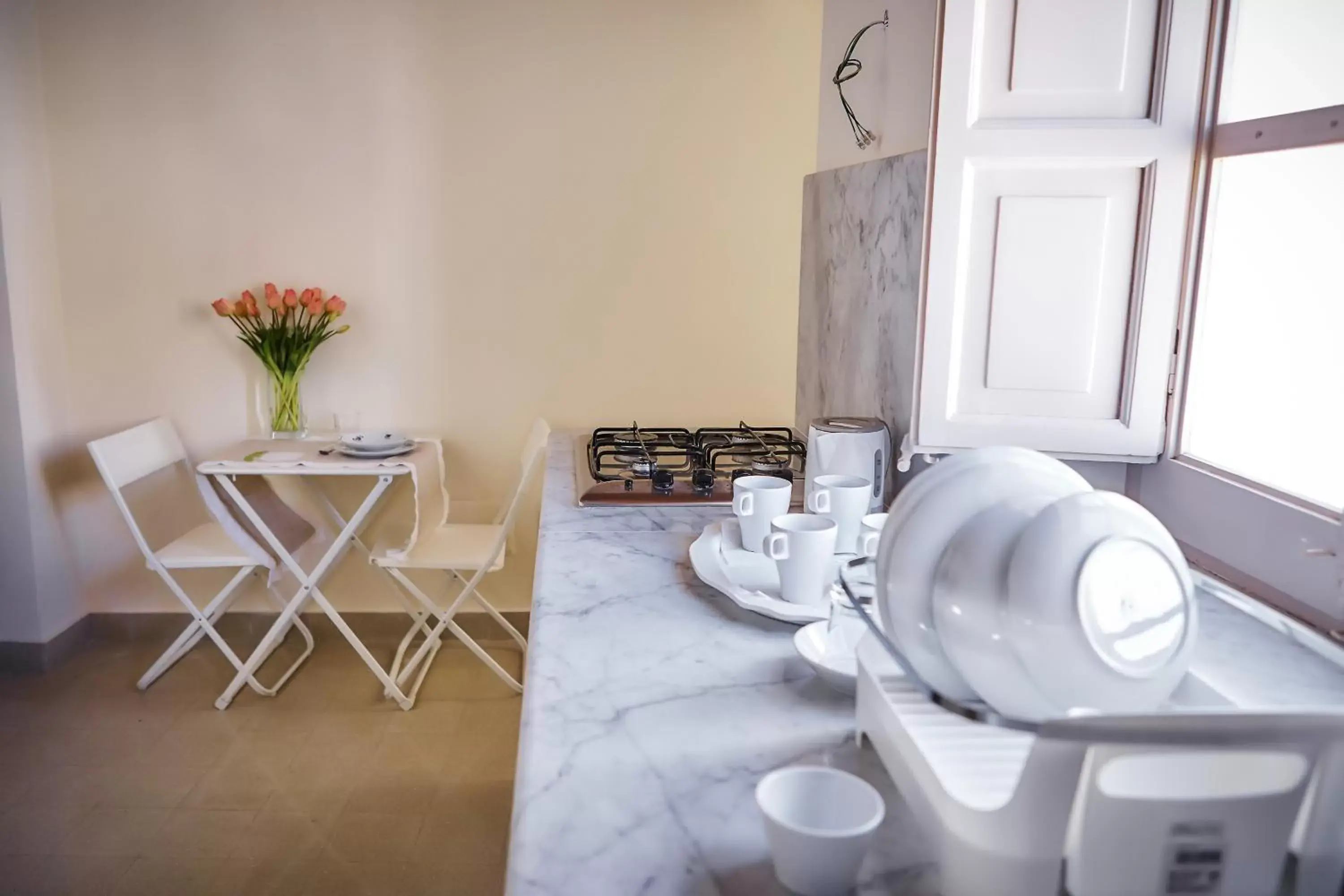 Coffee/tea facilities, Dining Area in Palermo Blu - Monacò rooms