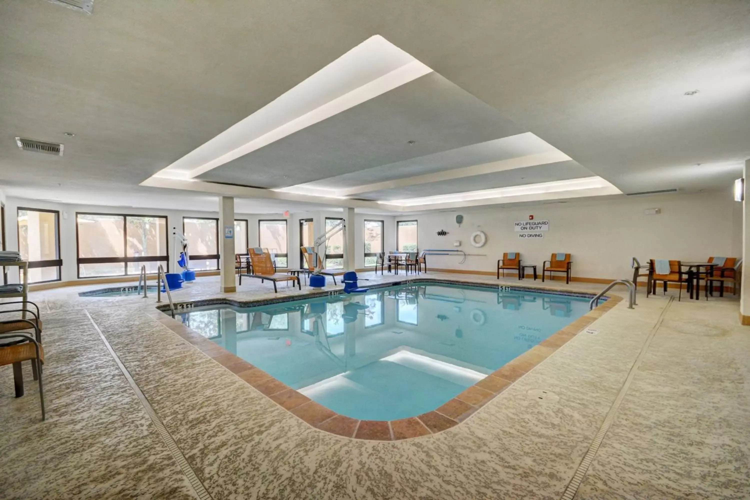 Swimming Pool in Fairfield Inn & Suites by Marriott Springdale