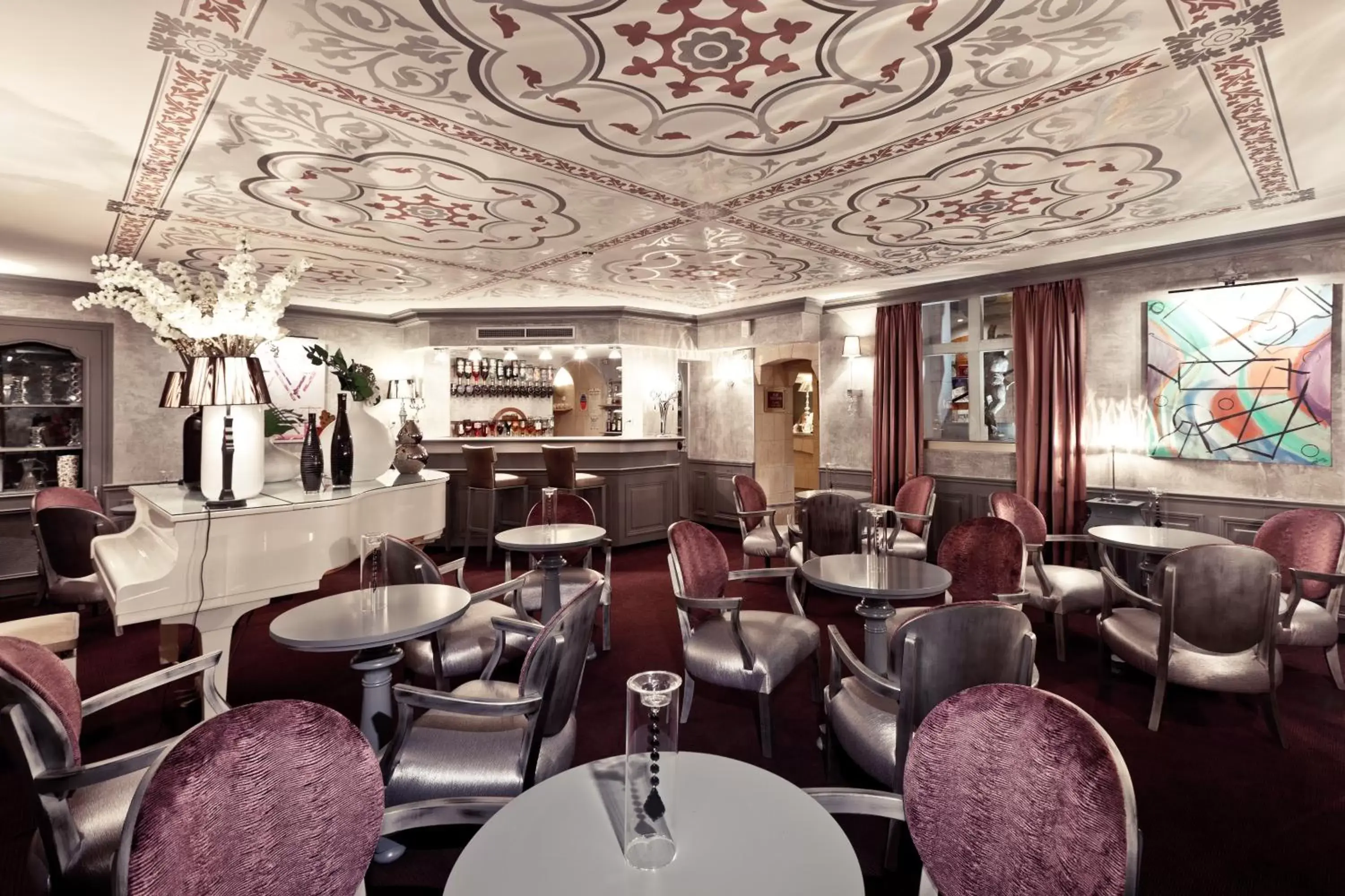 Lounge or bar, Restaurant/Places to Eat in GOLDEN TULIP CANNES HOTEL de PARIS