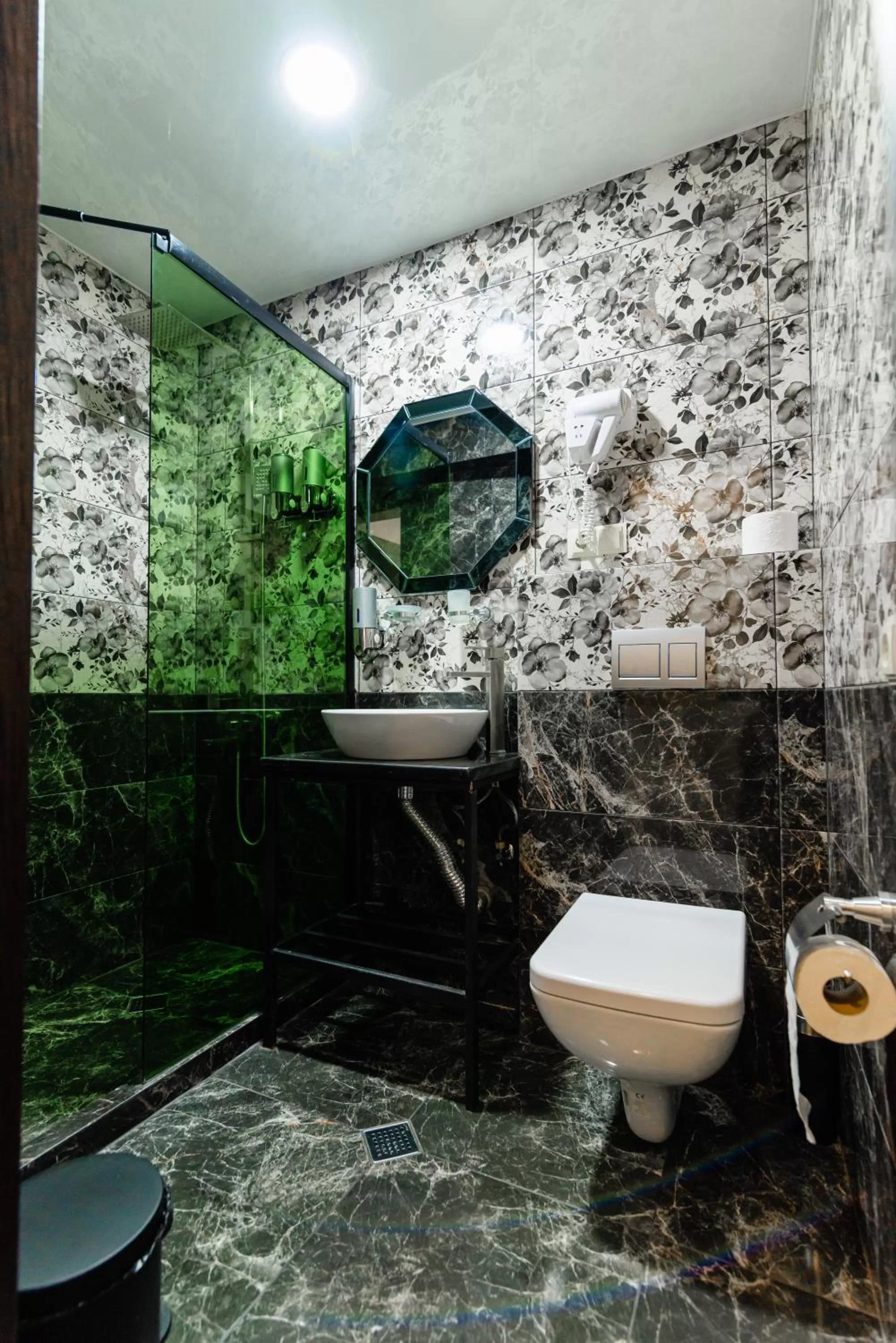 Bathroom in Royal Plaza Hotel