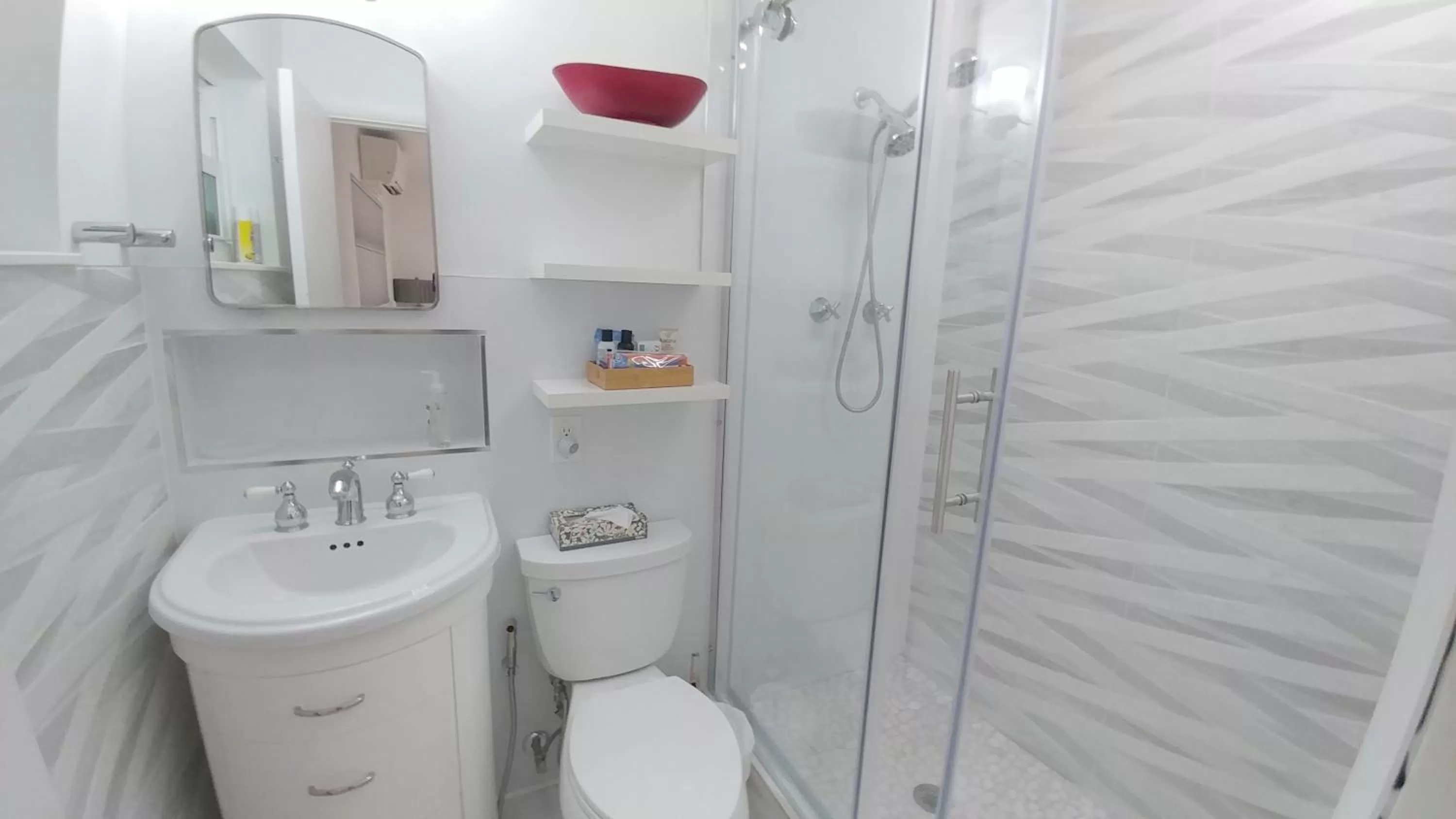 Bathroom in Downtown Hollywood Boutique Hotel