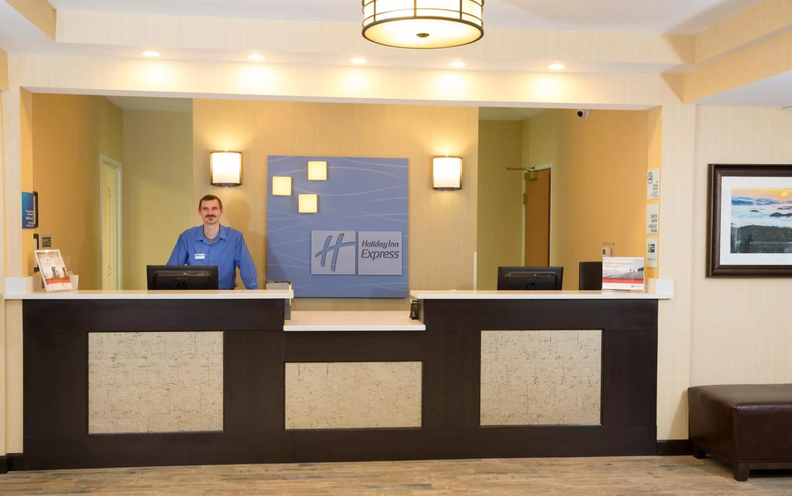 Lobby or reception, Lobby/Reception in Holiday Inn Express Hotel & Suites Cherokee-Casino, an IHG Hotel