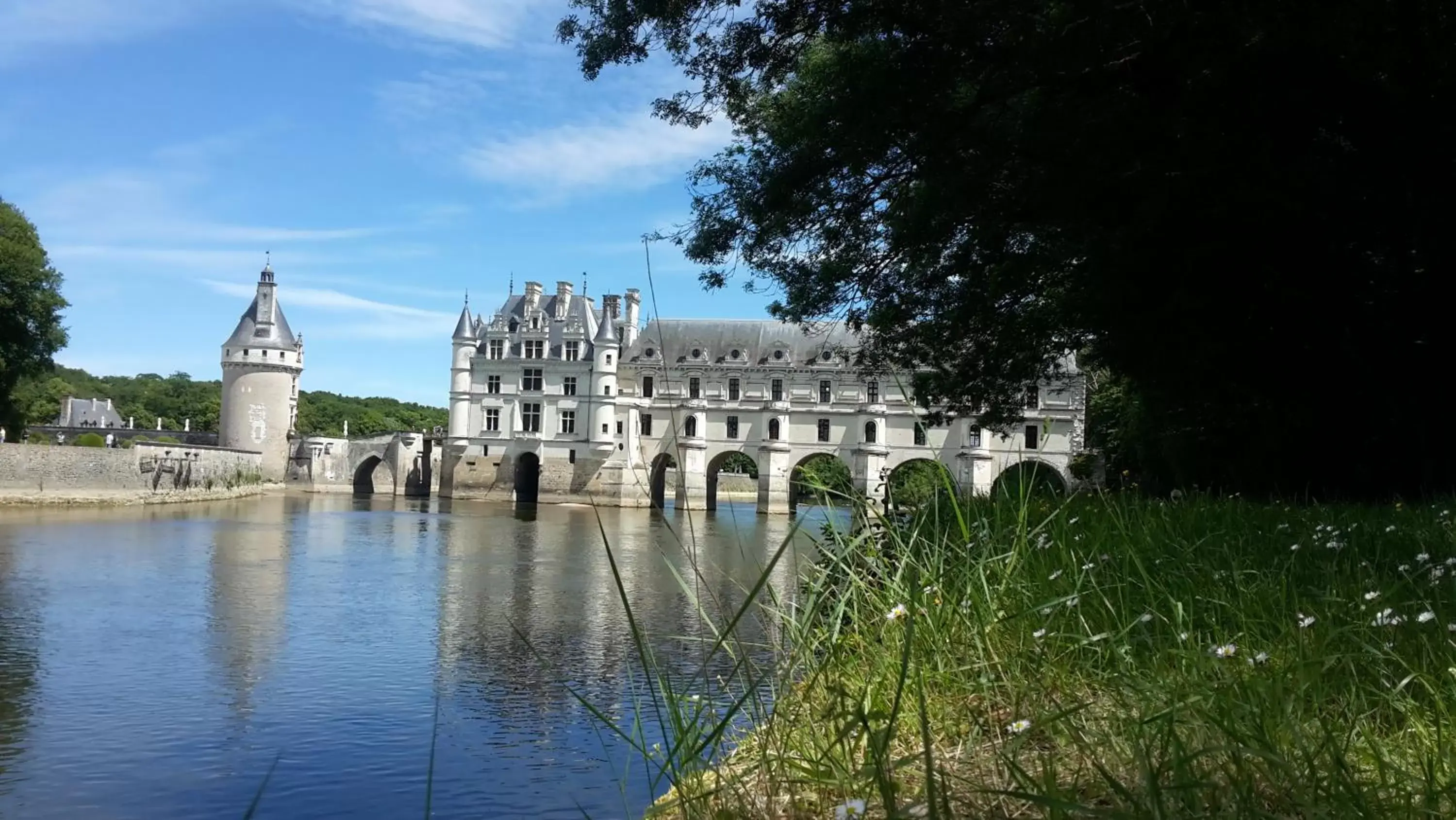 Hiking in 18 châteaux et Beauval sur un rayon de 30 km