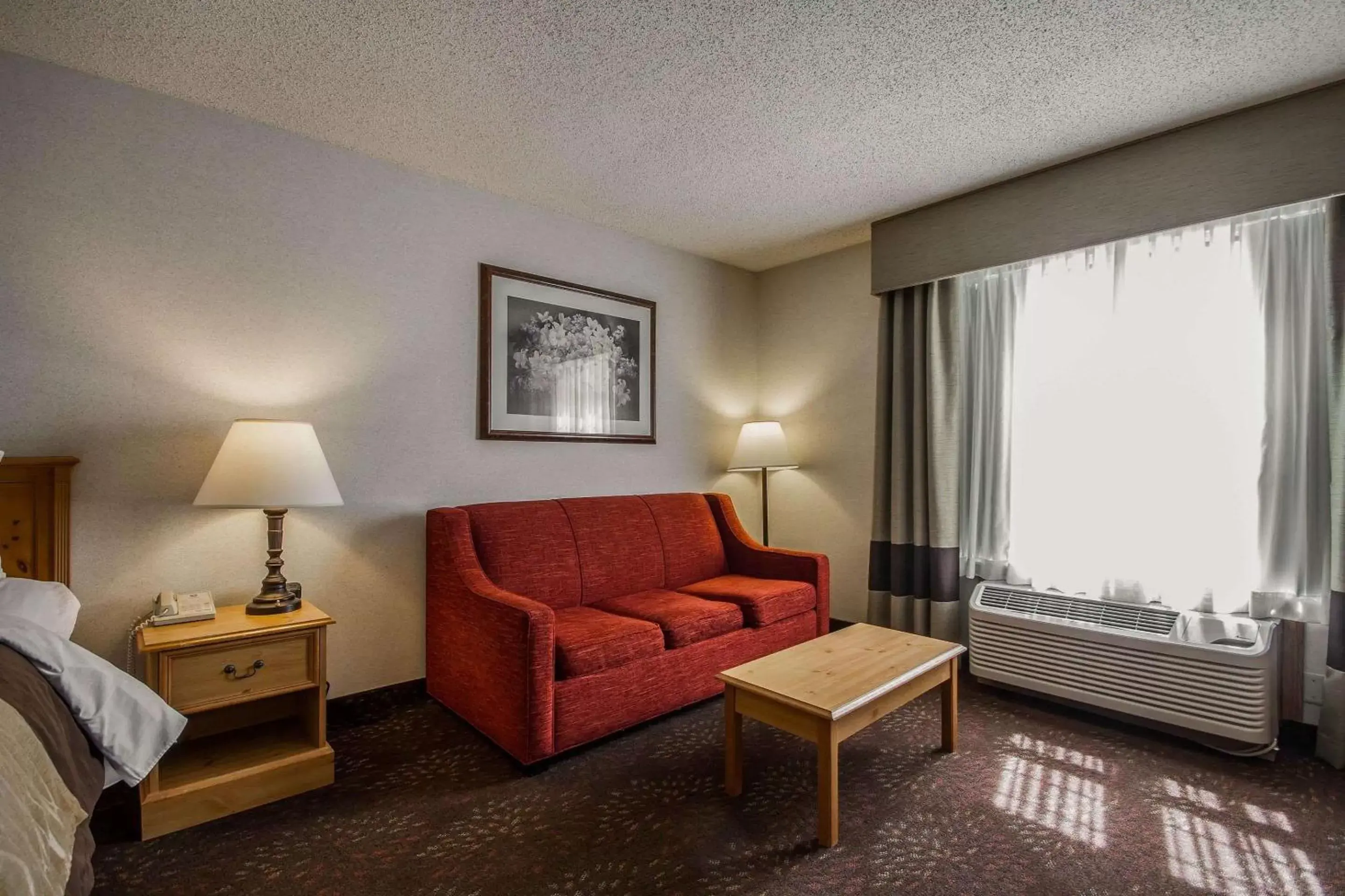 Photo of the whole room, Seating Area in Comfort Inn Fond Du Lac