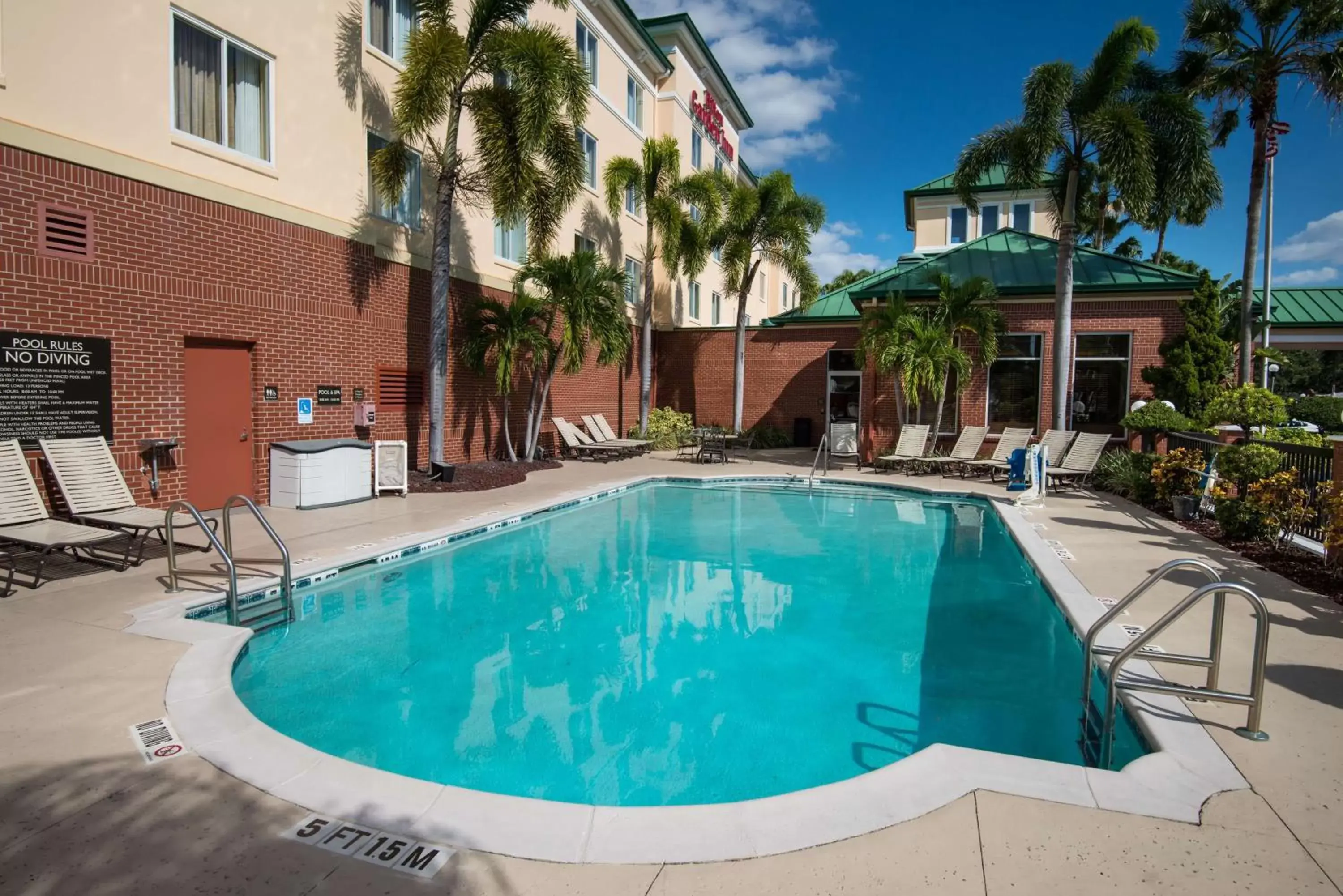 Property building, Swimming Pool in Hilton Garden Inn Tampa Ybor Historic District