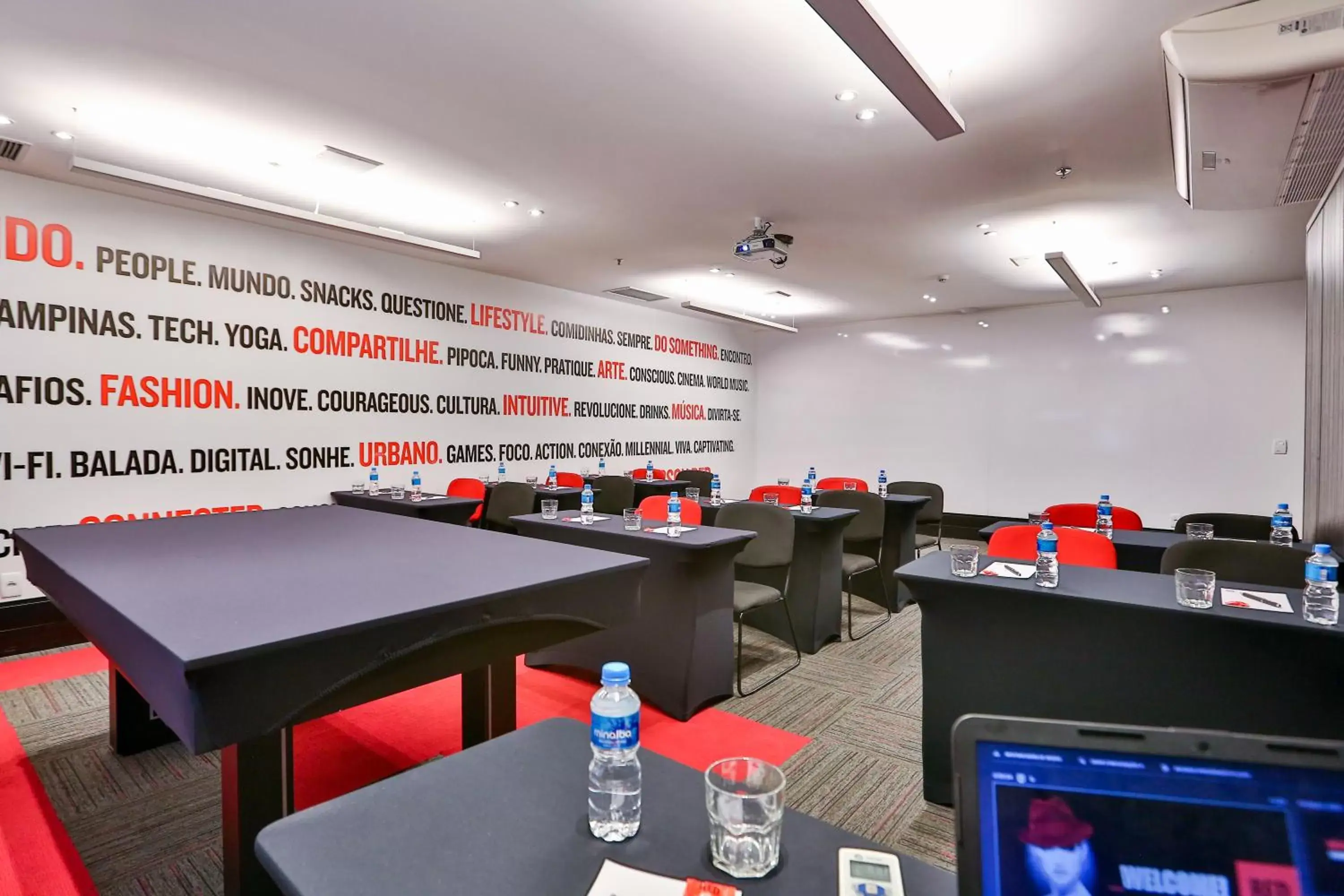 Meeting/conference room in Radisson RED Campinas