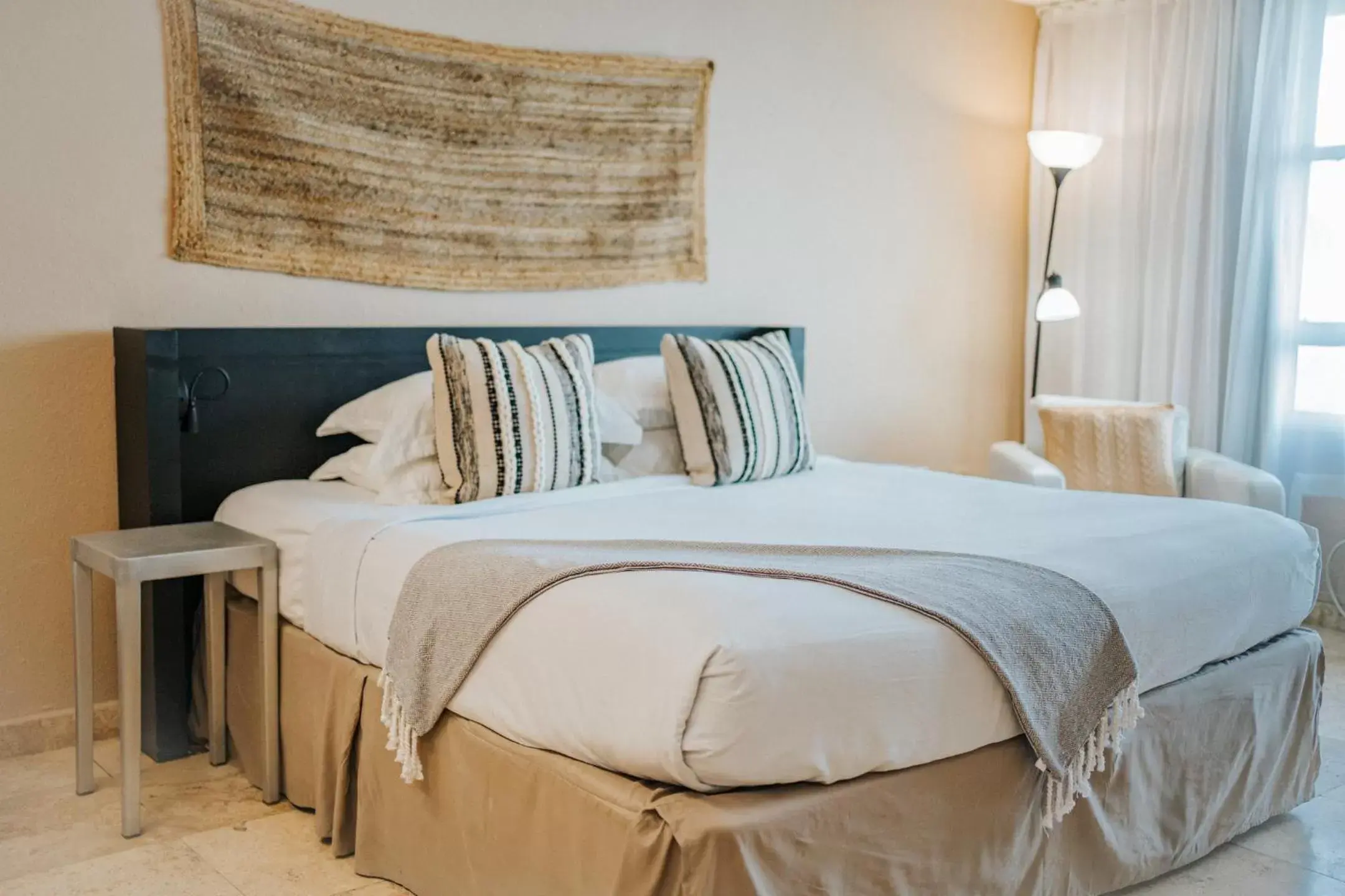 Bedroom, Bed in San Juan Water & Beach Club Hotel