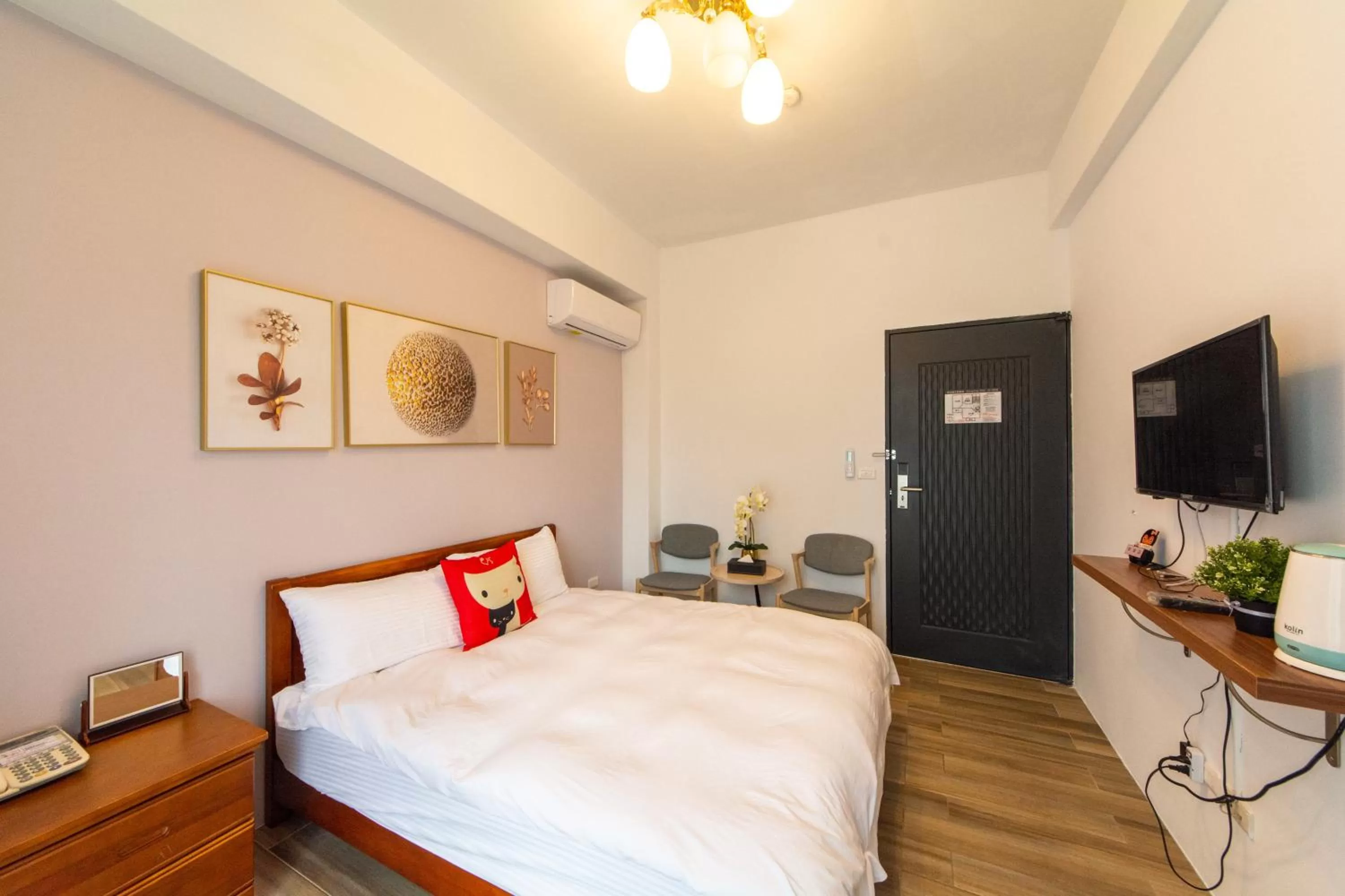 Decorative detail, Bed in Jinguann B&B