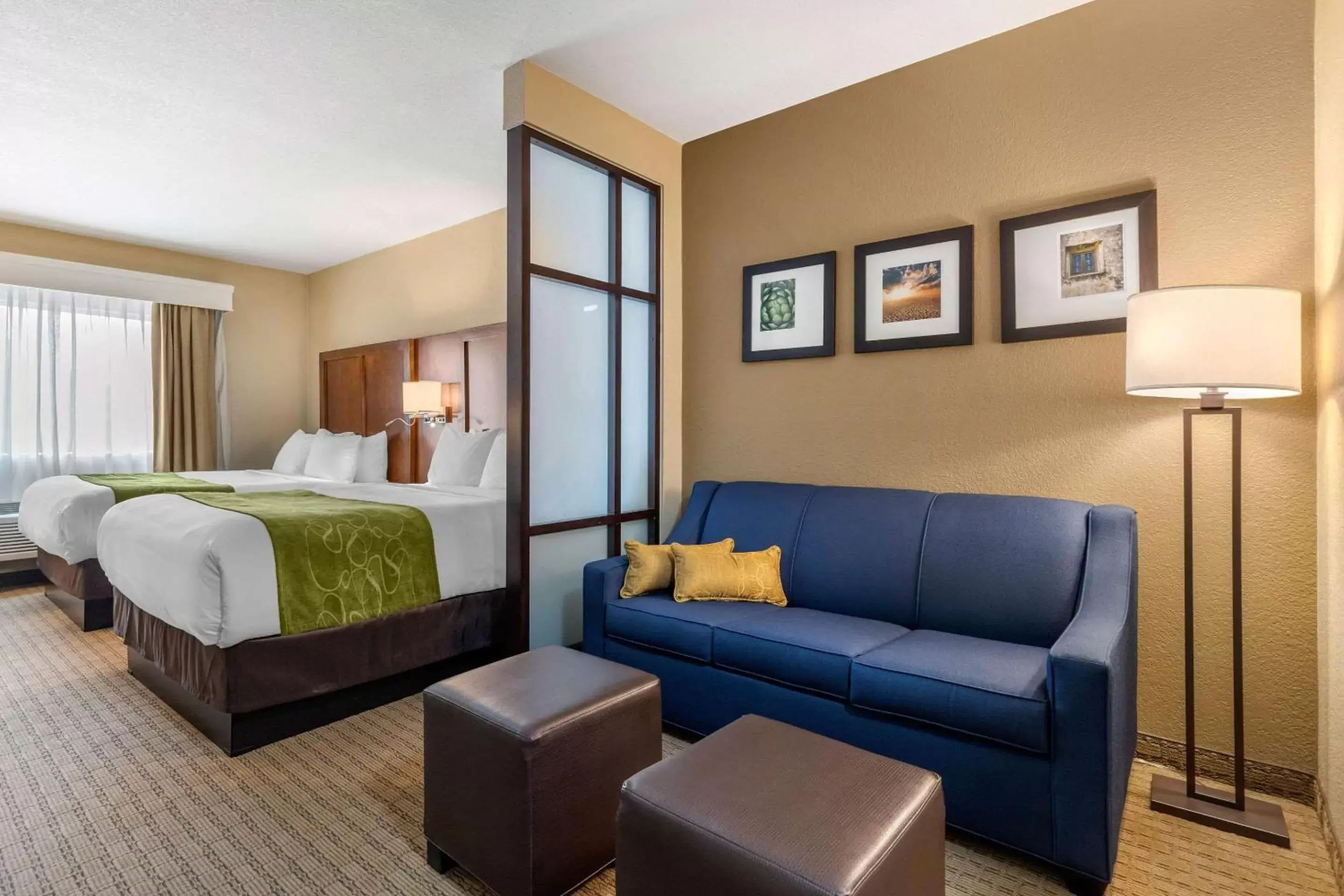 Photo of the whole room in Comfort Suites Airport North