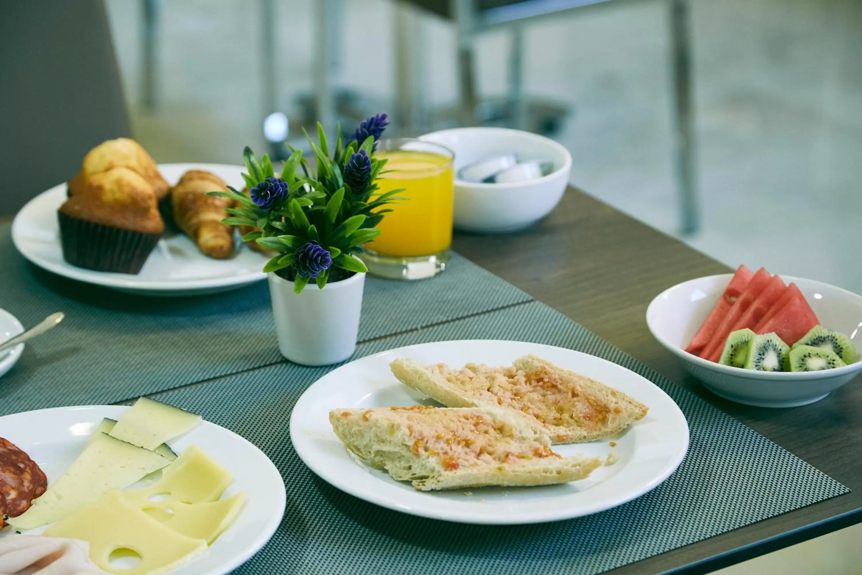 Restaurant/places to eat in BCN Urbaness Hotels Del Comte