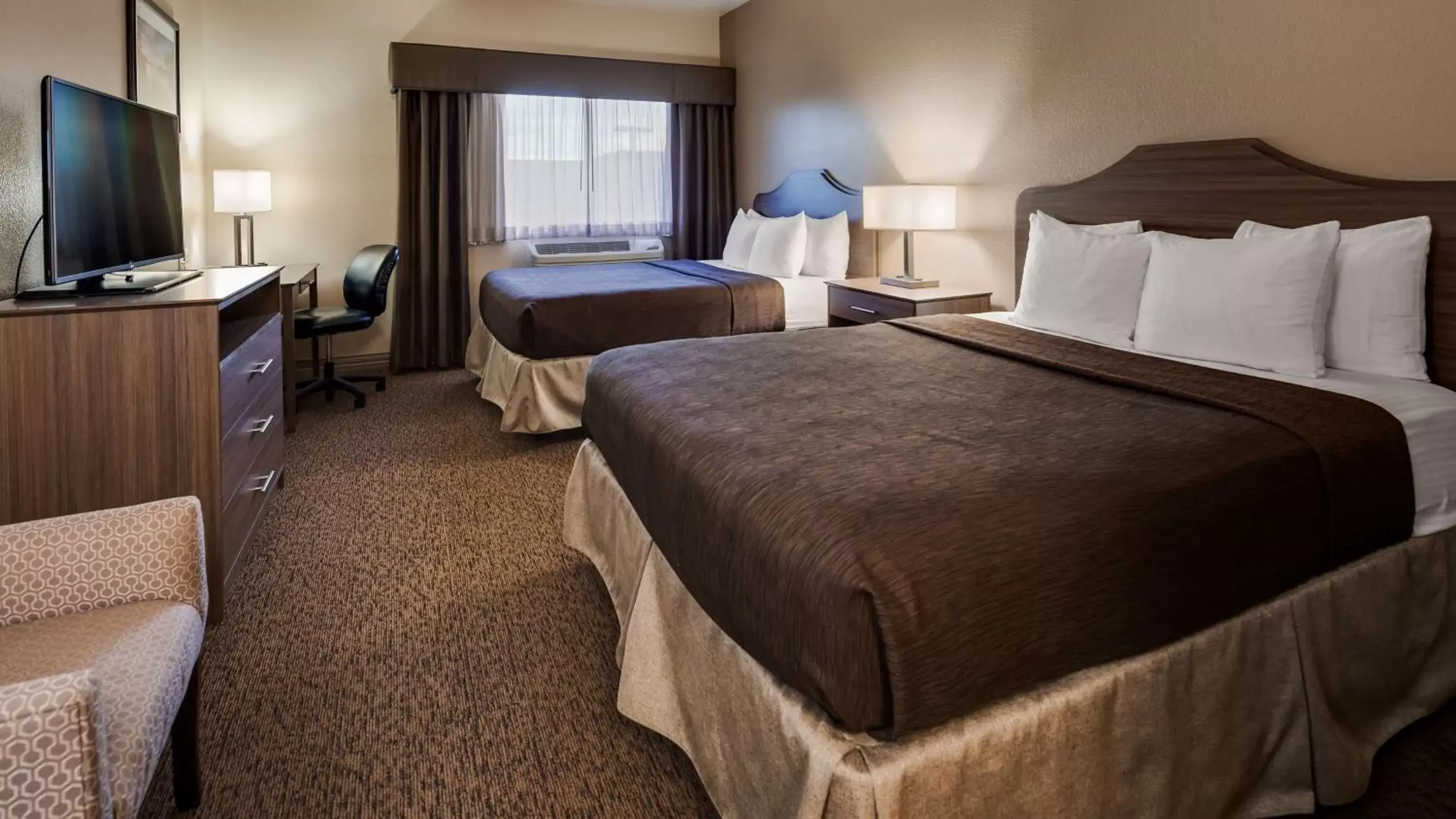 Photo of the whole room, Bed in Best Western El-Quartelejo Inn & Suites