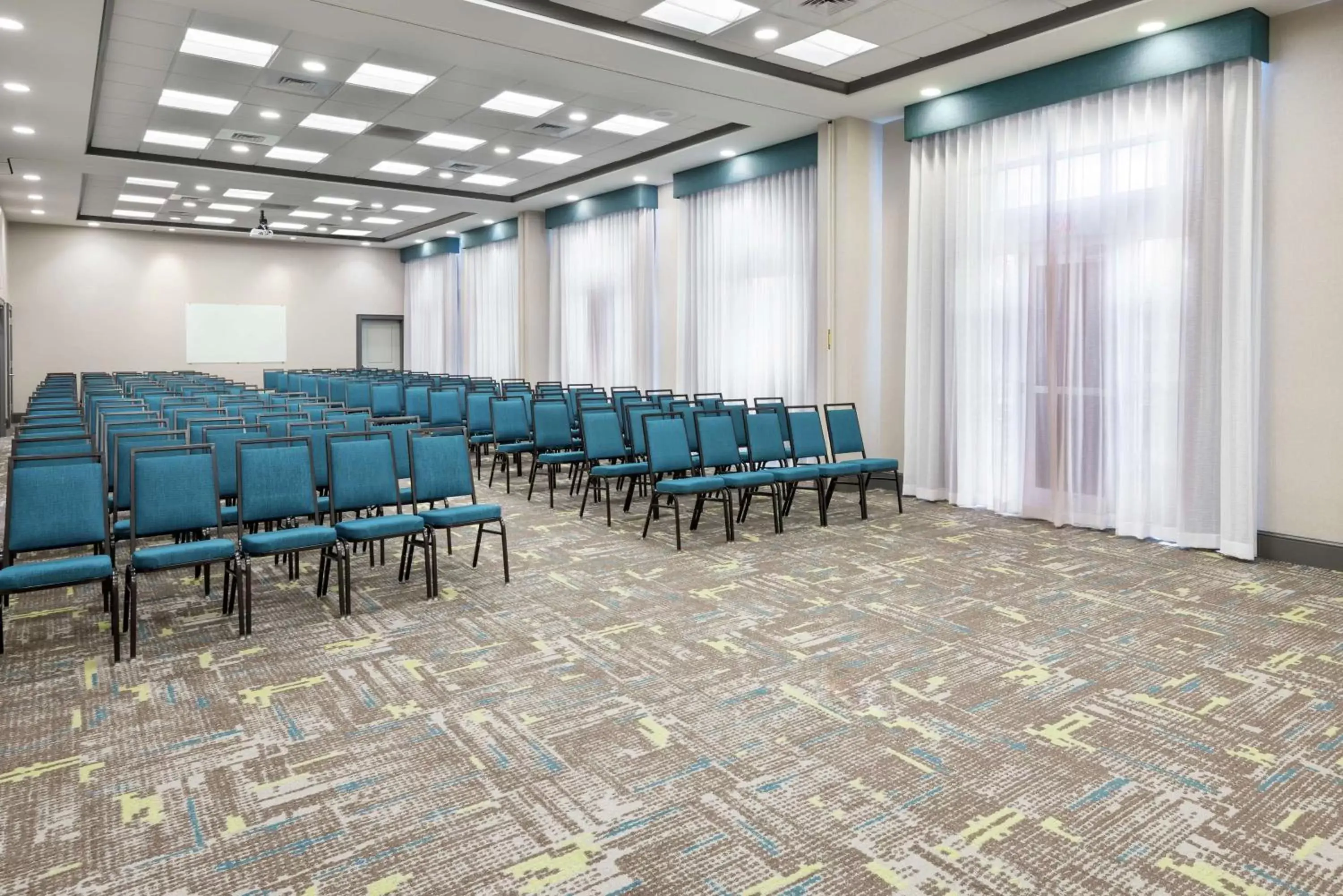 Meeting/conference room in Hampton Inn & Suites Orlando Airport at Gateway Village
