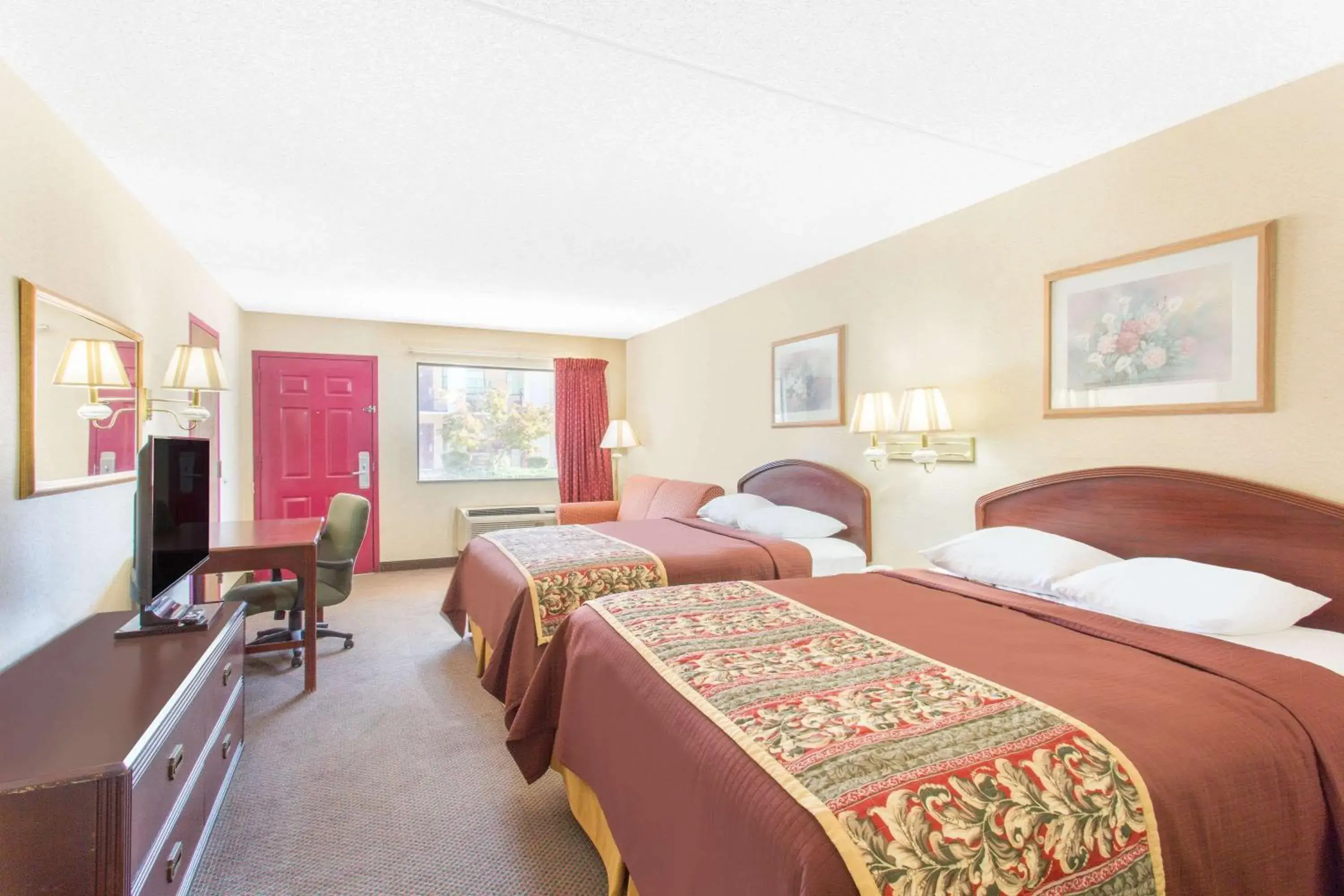 Queen Room with Two Queen Beds - Non-Smoking in Days Inn & Suites by Wyndham Bentonville