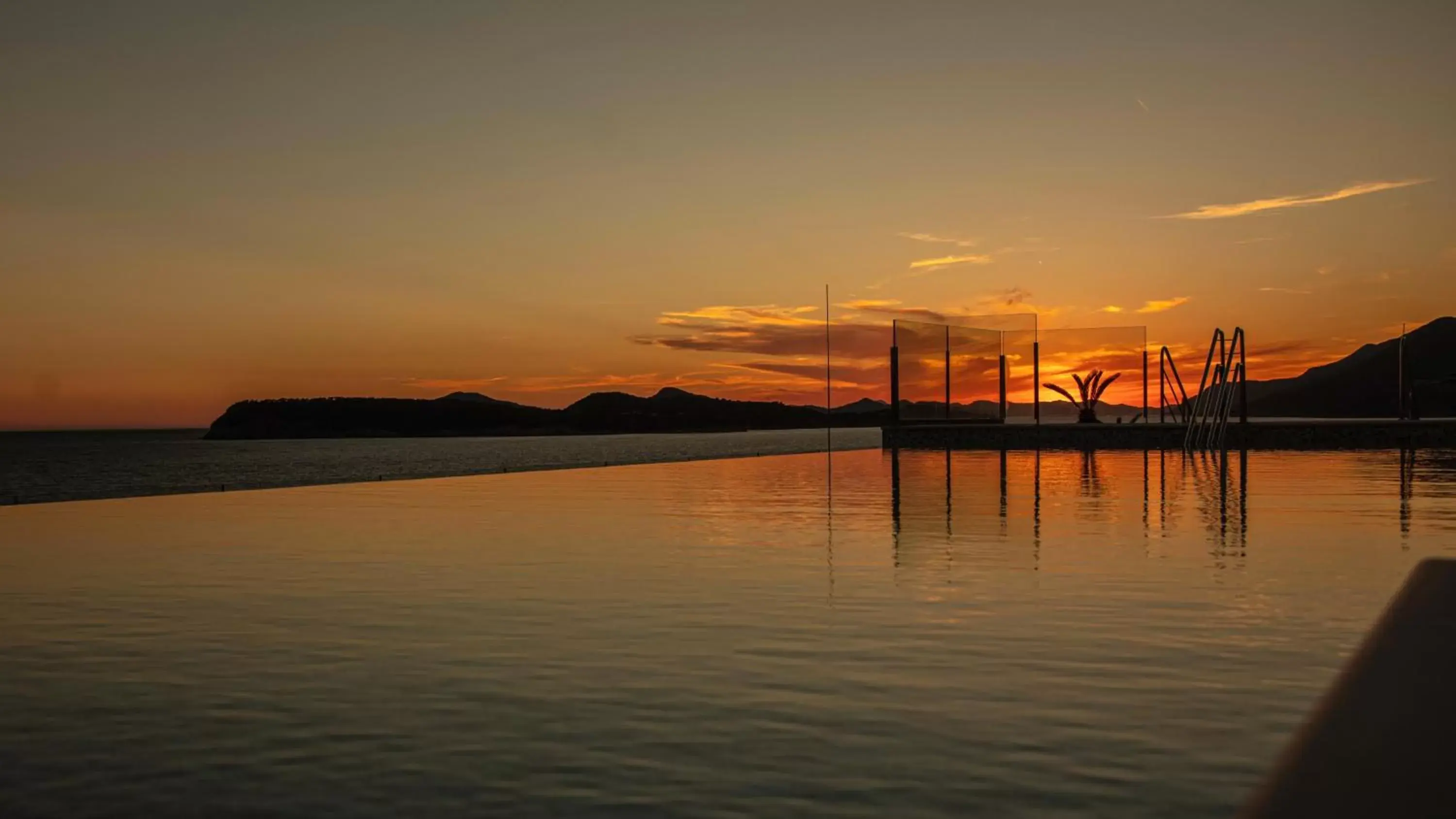 Swimming pool in Royal Blue Hotel Swimming pool in Royal Blue Hotel