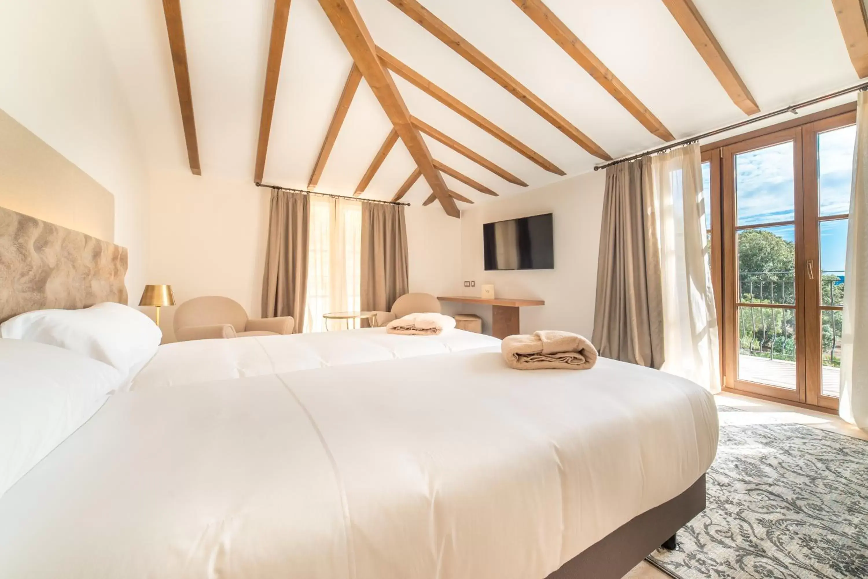 Bedroom, Bed in Hotel Creu de Tau Art&Spa-Adults only