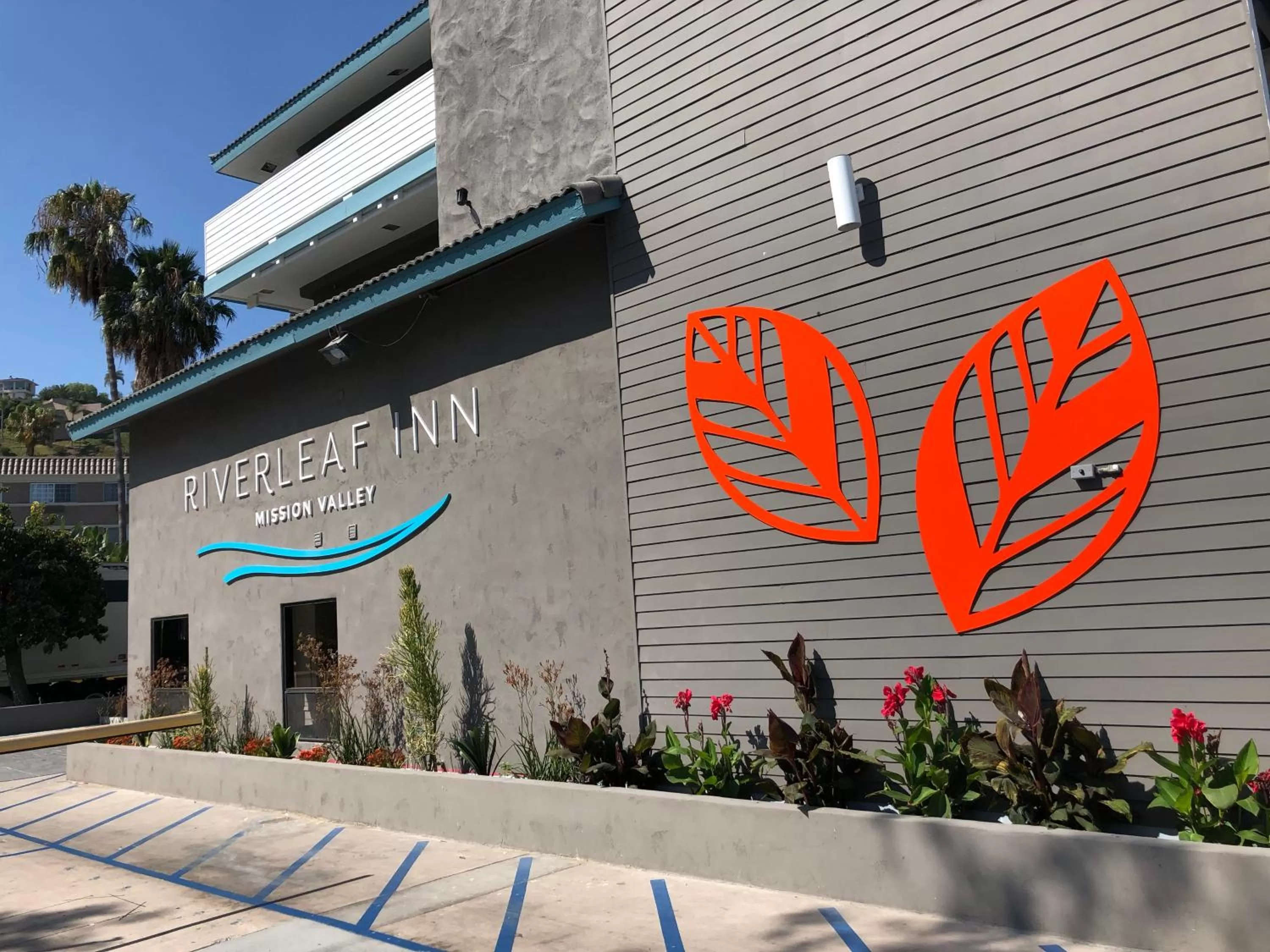 Facade/entrance in Riverleaf Inn Mission Valley