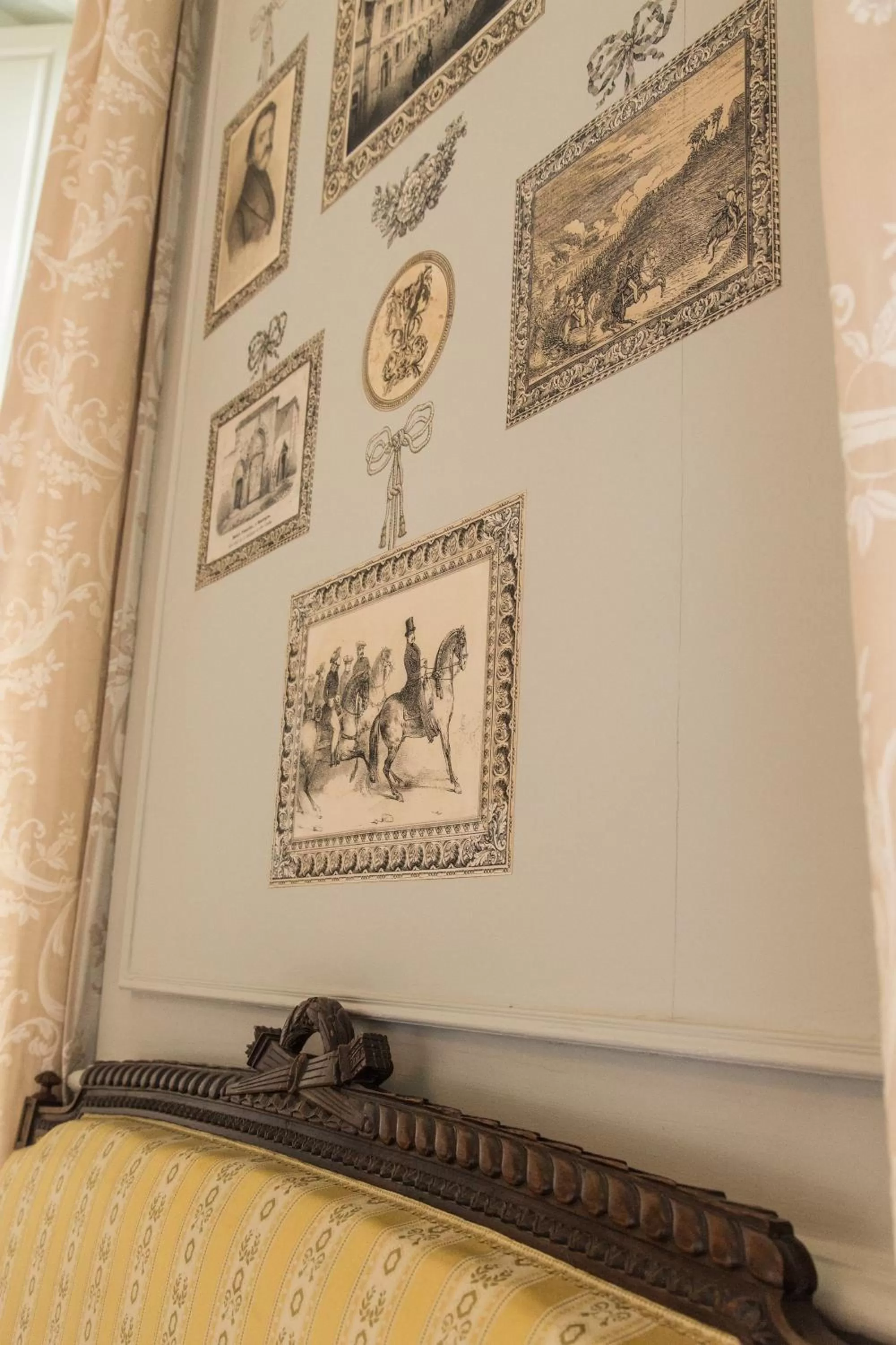 Decorative detail in L'Hotel de Panette, Un exceptionnel château en coeur de ville