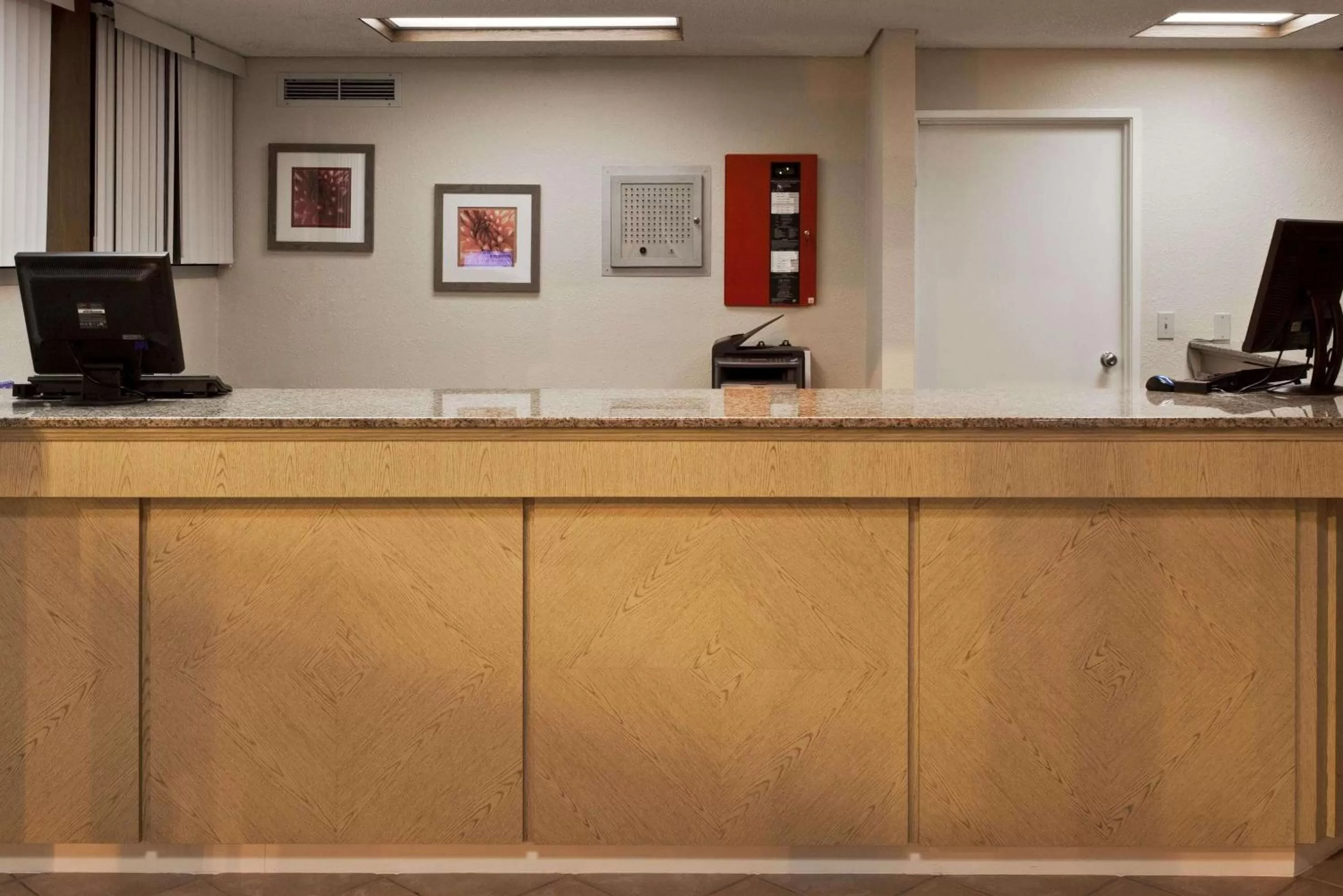 Lobby or reception in La Quinta by Wyndham St. Pete-Clearwater Airport