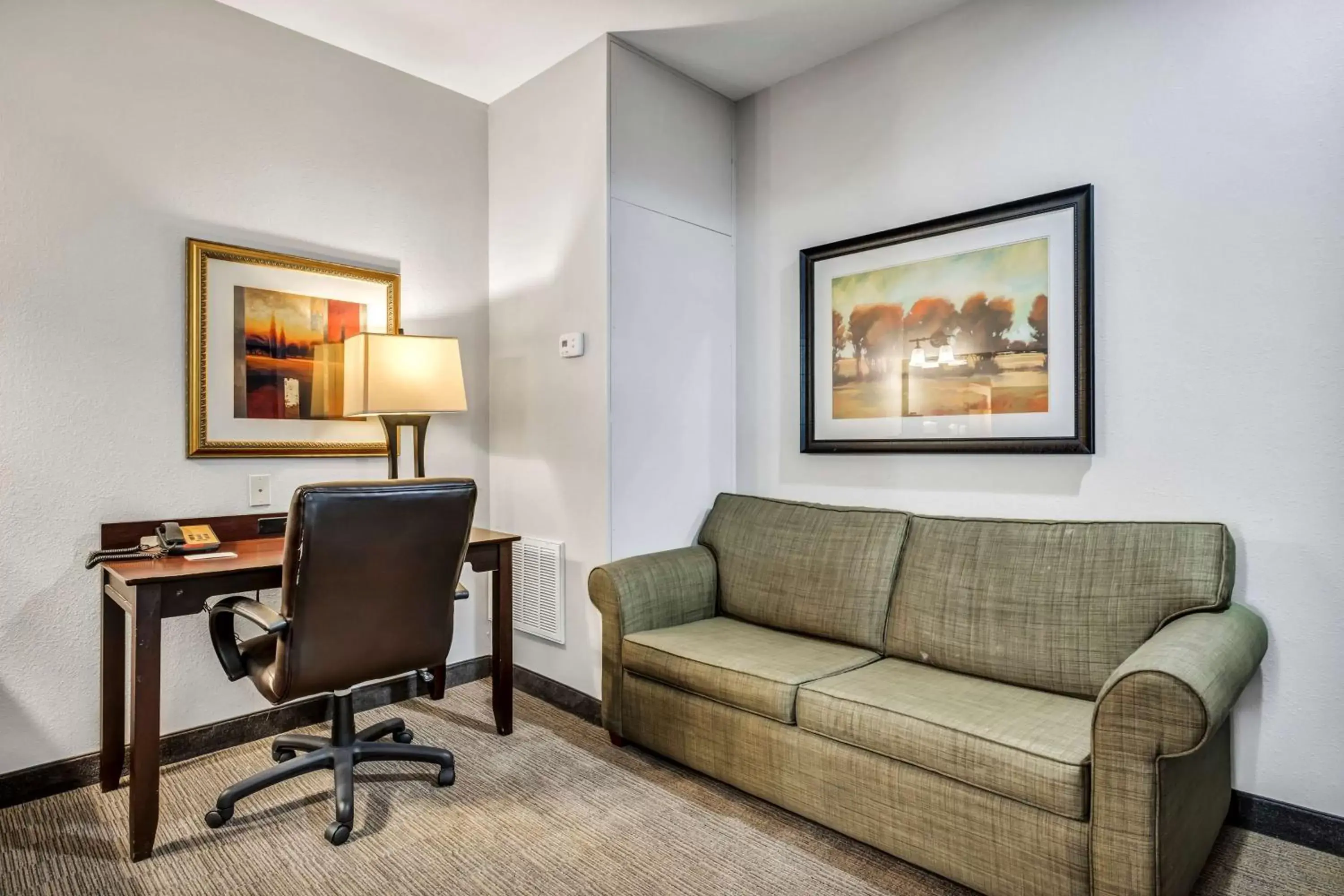 Photo of the whole room, Seating Area in Country Inn & Suites by Radisson, Oklahoma City at Northwest Expressway, OK