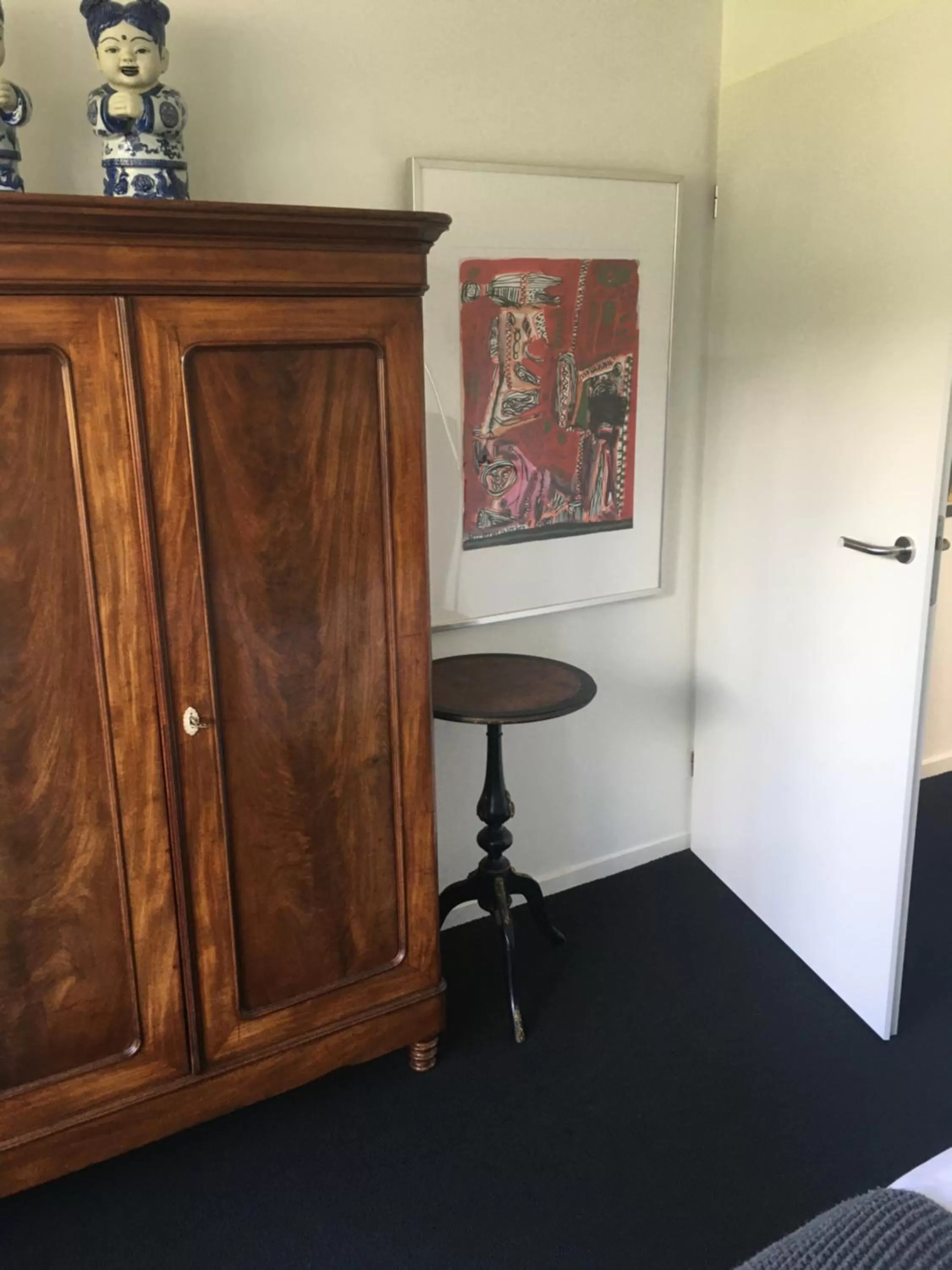 TV/Entertainment Center in Retour de Provence