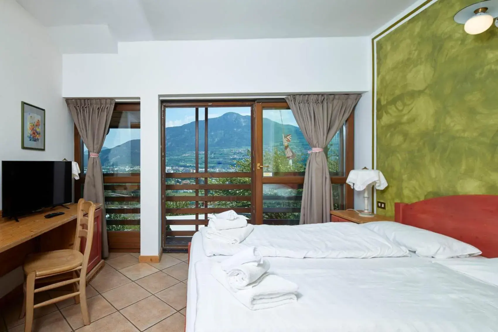 Bedroom, Mountain View in Garnì San Giorgio Della Scala