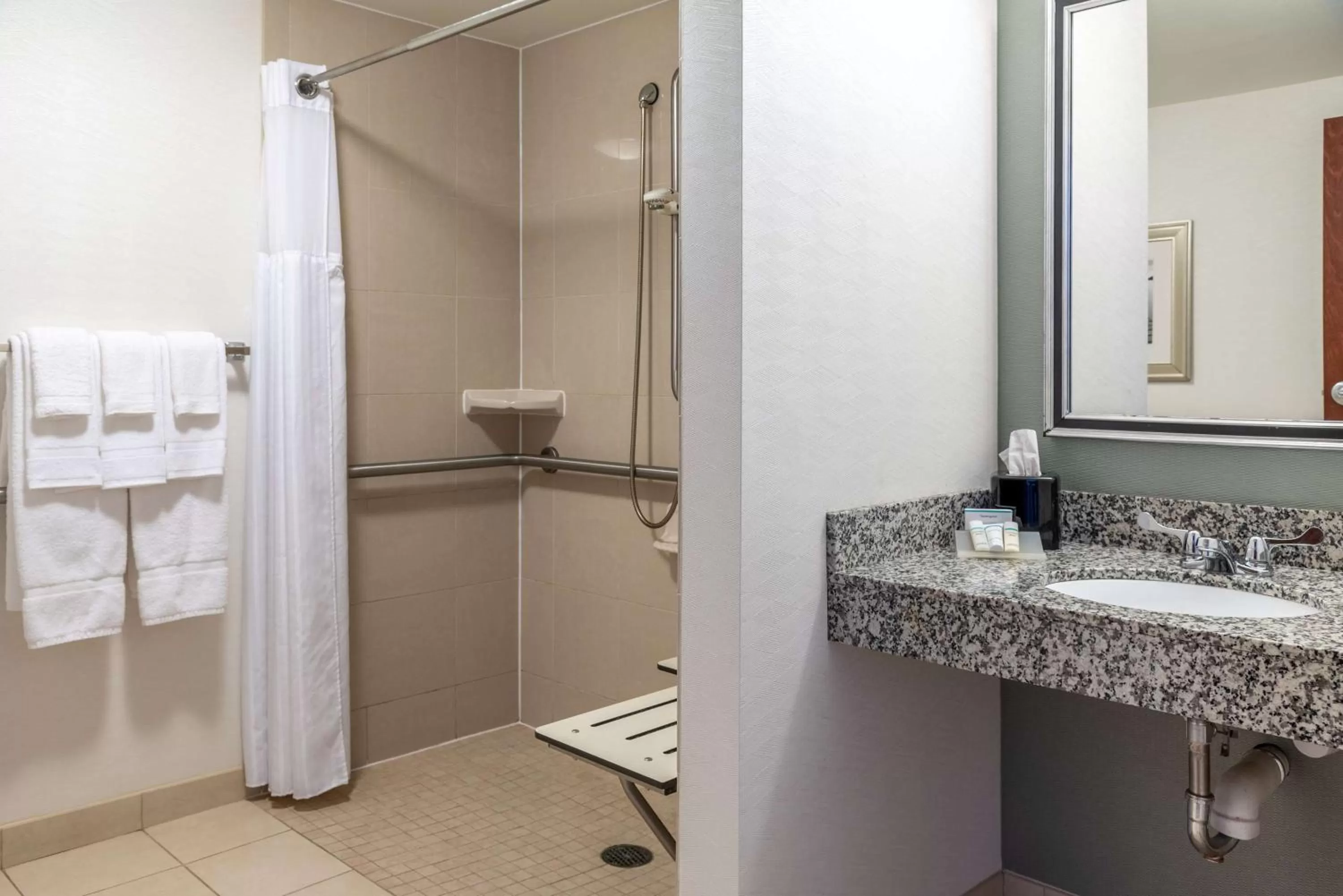 Bathroom in Hilton Garden Inn North Little Rock