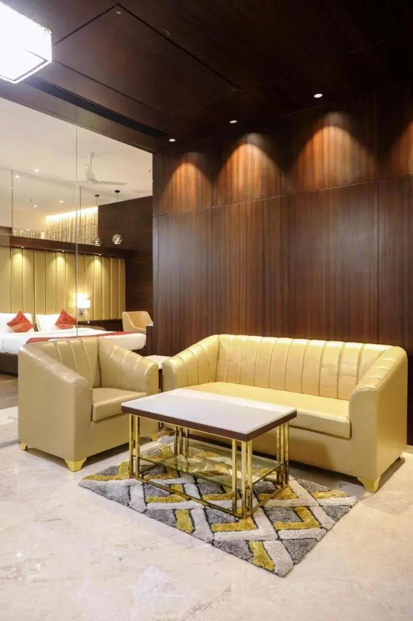 Deluxe Suite in Hotel Gurudev Grand Deluxe Suite in Hotel Gurudev Grand