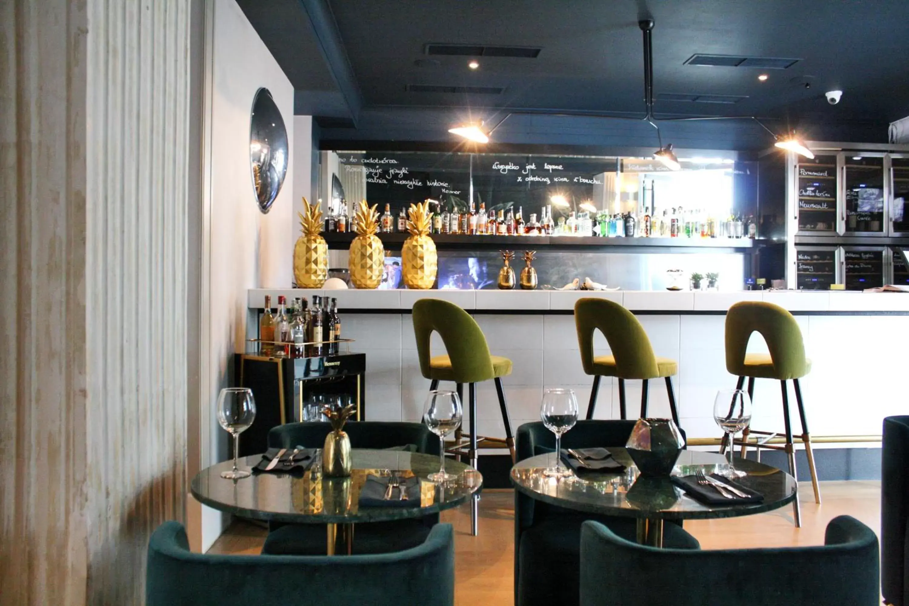 Lounge or bar in H15 Boutique Hotel