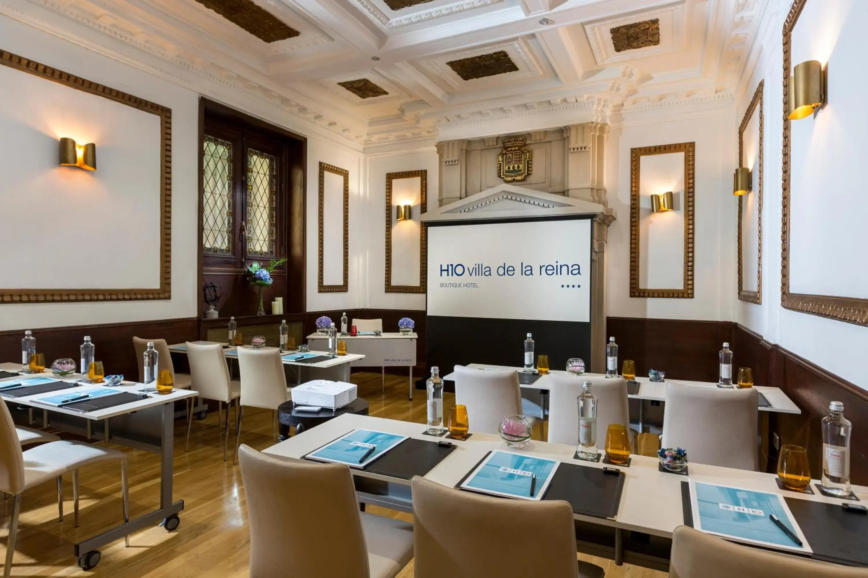 Meeting/conference room, Restaurant/Places to Eat in Boutique Hotel H10 Villa de la Reina