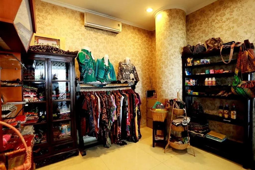 Shopping Area in Ros-In Hotel