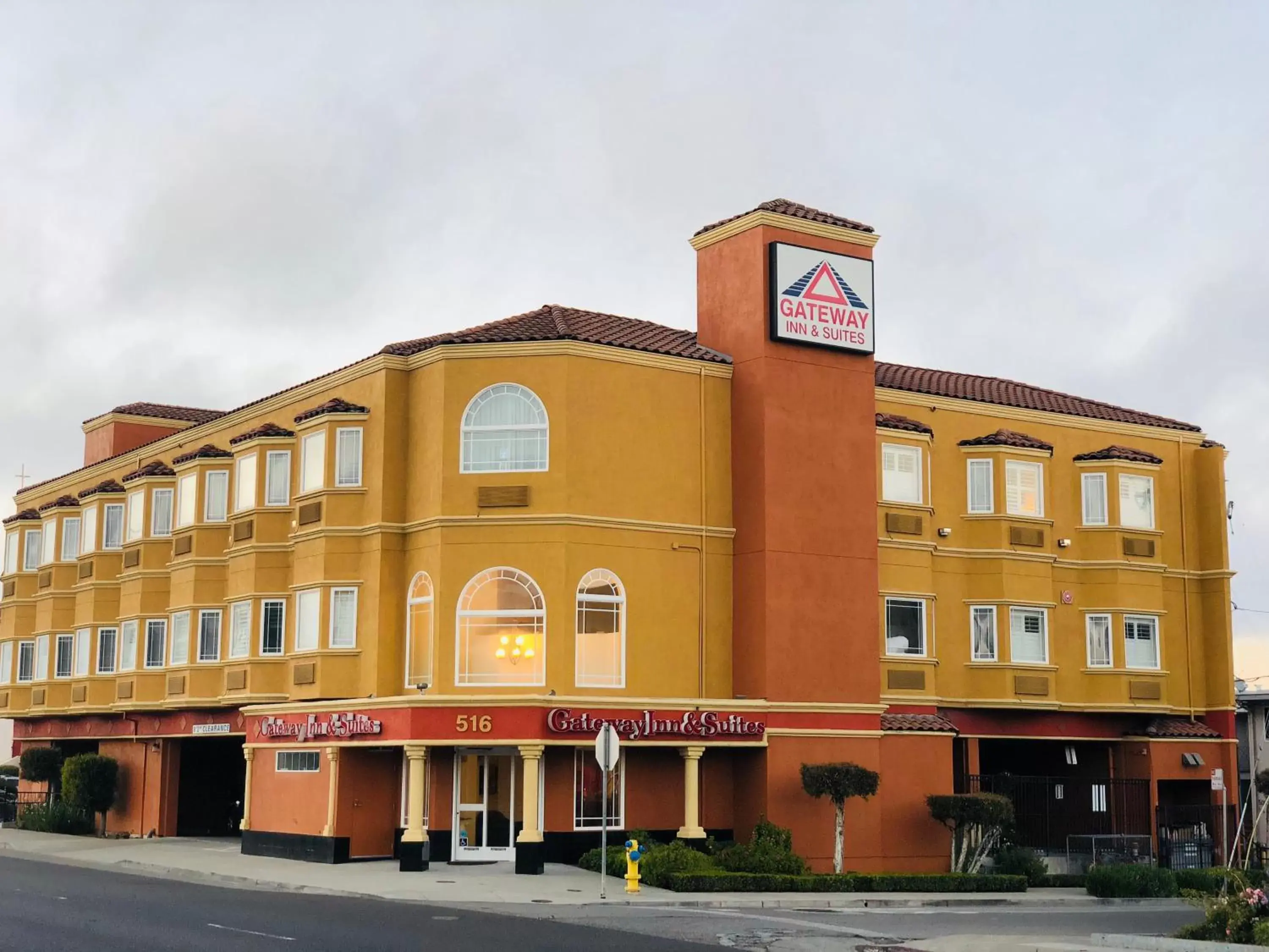 Property Building in Gateway Inn and Suites San Francisco SFO Airport