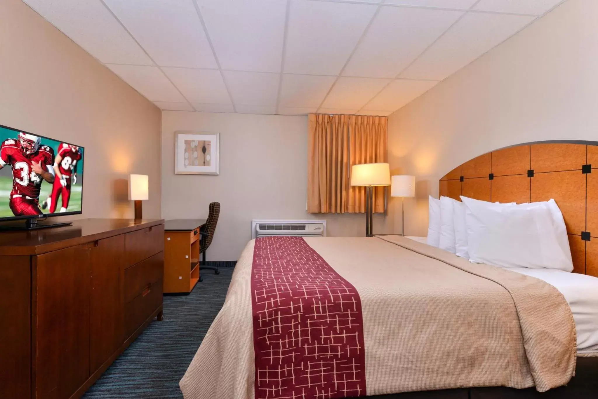 Photo of the whole room, Bed in Red Roof Inn Chambersburg Photo of the whole room, Bed in Red Roof Inn Chambersburg