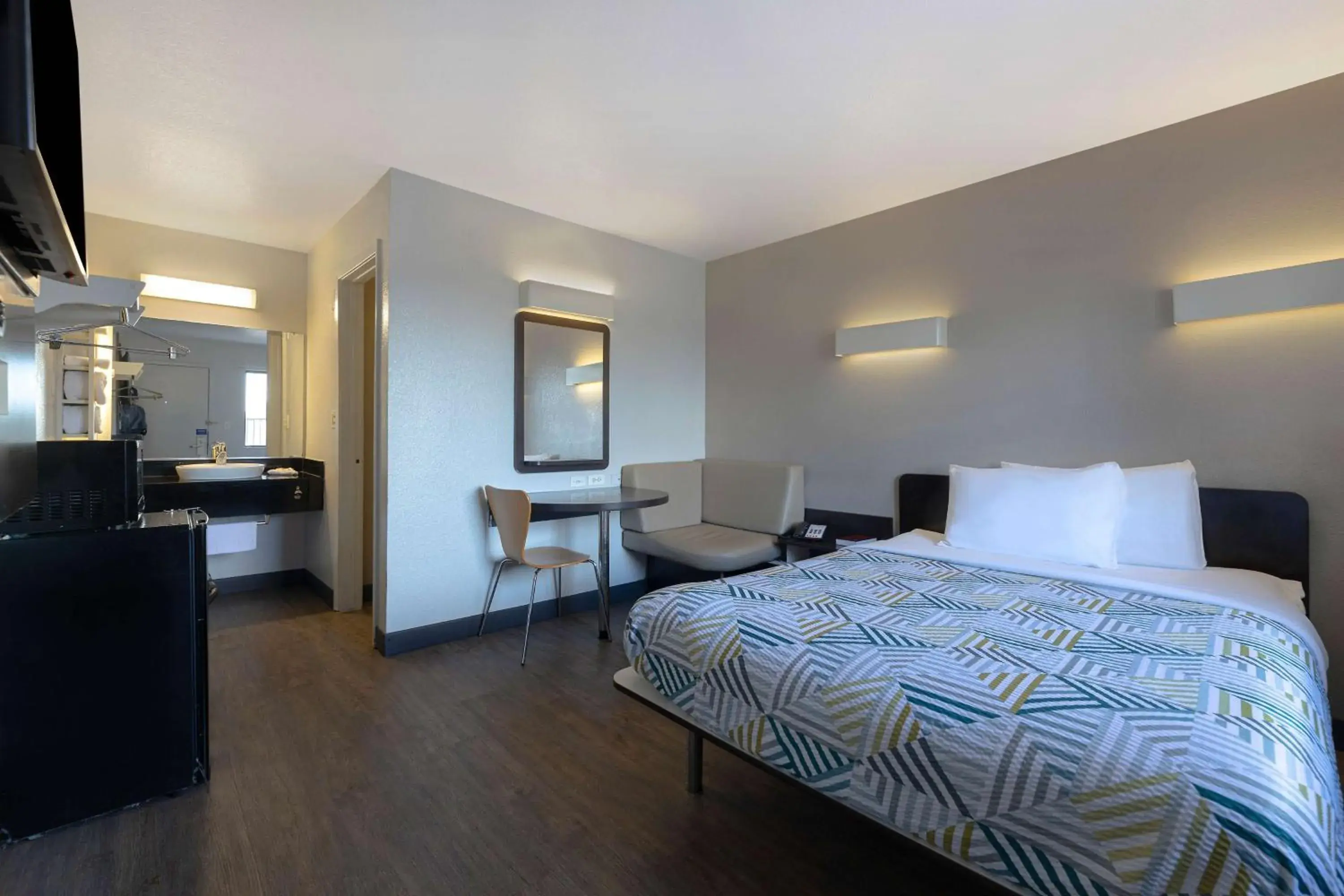 Double Room - Disability Access - Roll In Shower in Motel 6-San Antonio, TX - West SeaWorld Double Room - Disability Access - Roll In Shower in Motel 6-San Antonio, TX - West SeaWorld