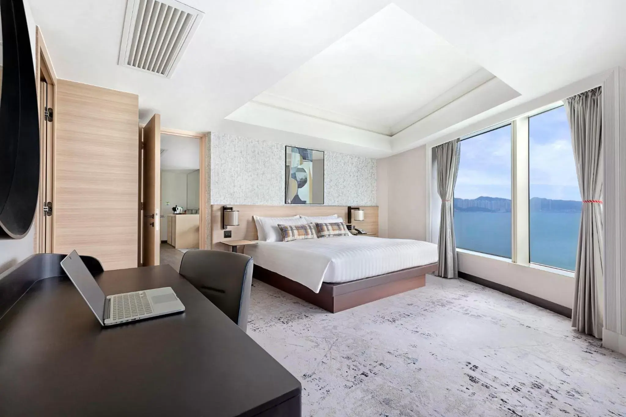 Photo of the whole room in Harbour Grand Kowloon