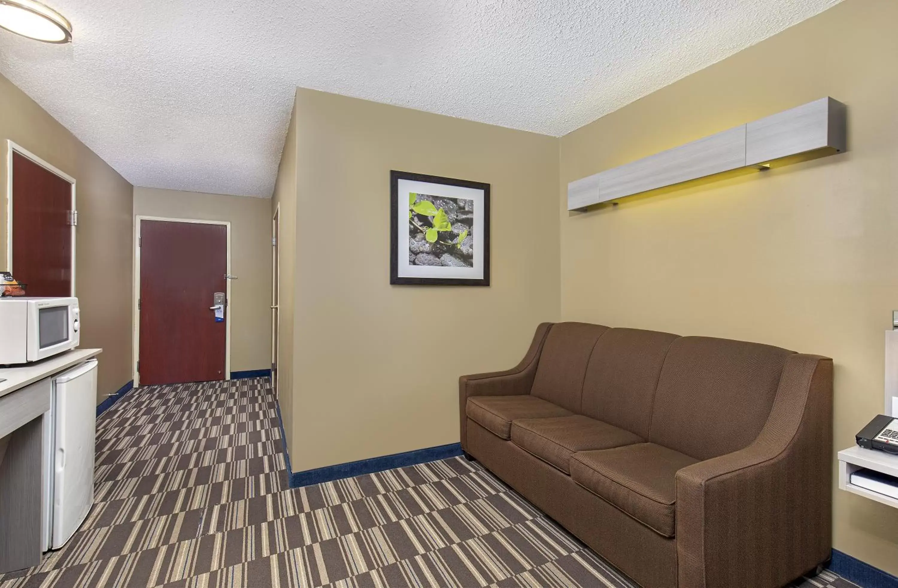 Seating Area in Microtel Inn & Suites by Wyndham Dry Ridge